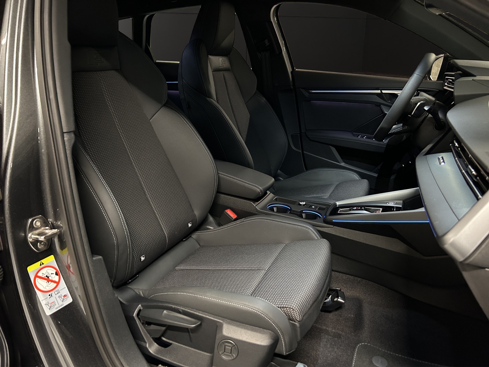 AUDI A3 Sportback TFSI 150 kW quattro S line S tronic-image-15