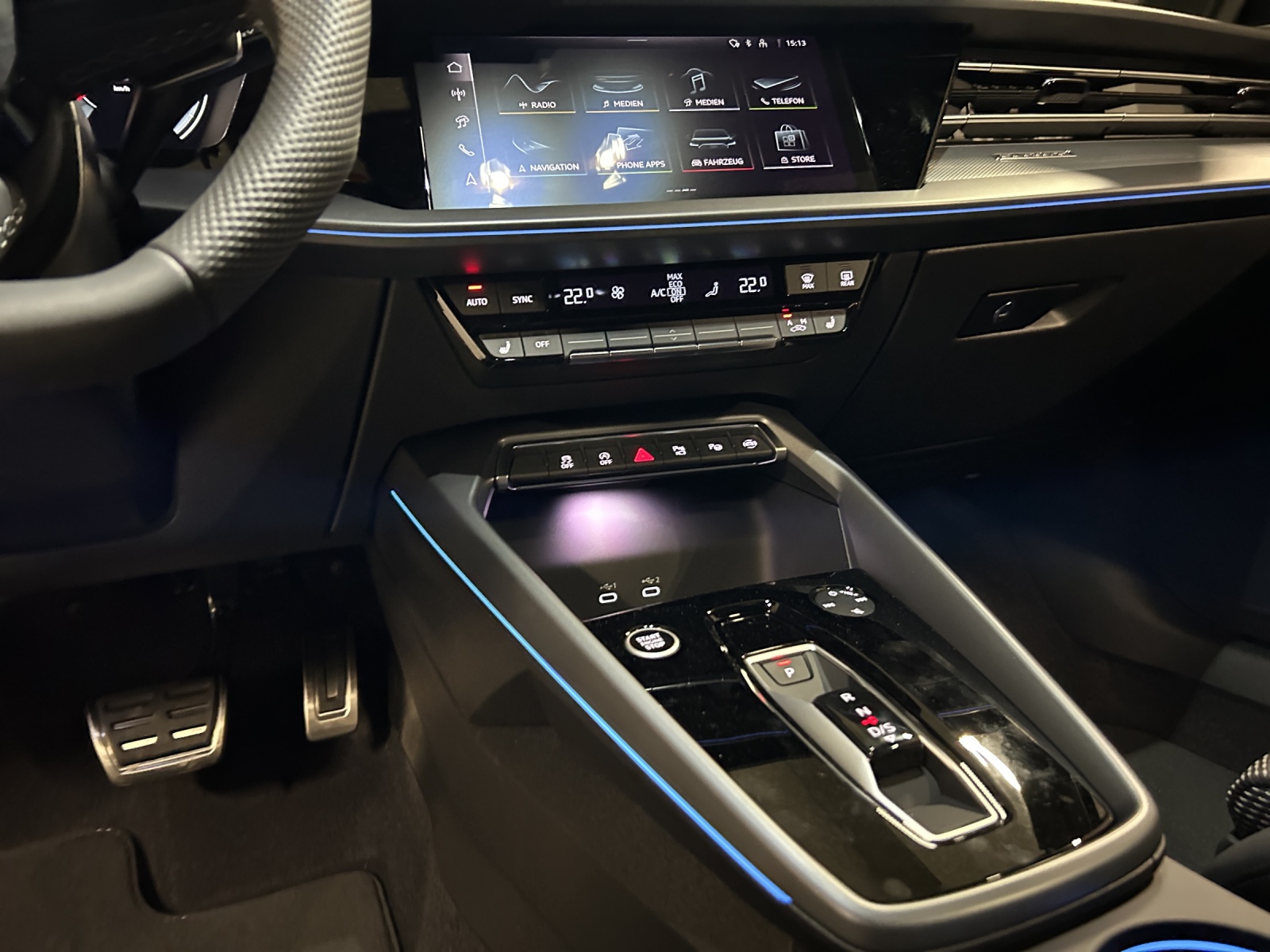 AUDI A3 Sportback TFSI 150 kW quattro S line S tronic-image-13