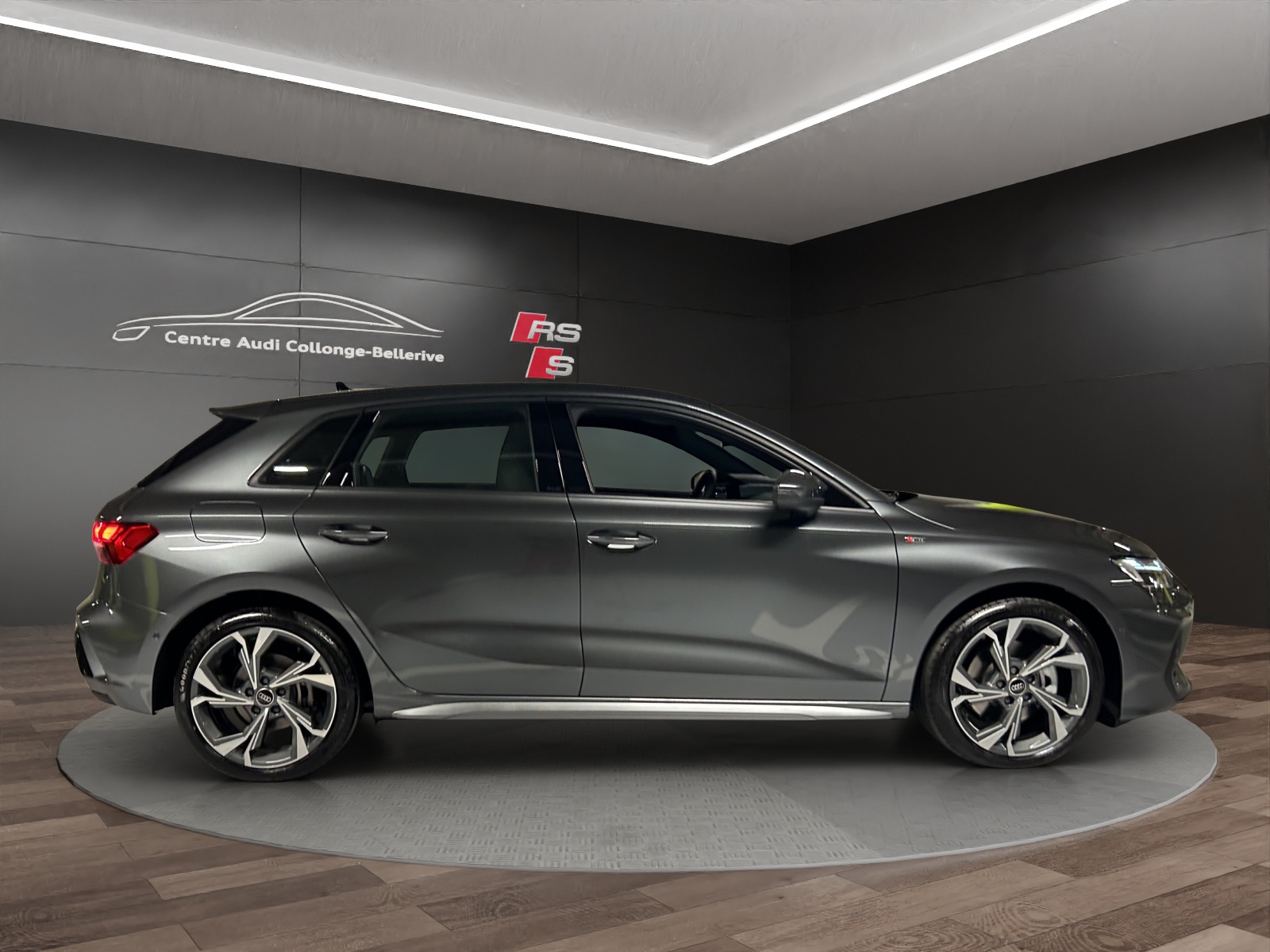 AUDI A3 Sportback TFSI 150 kW quattro S line S tronic-image-6