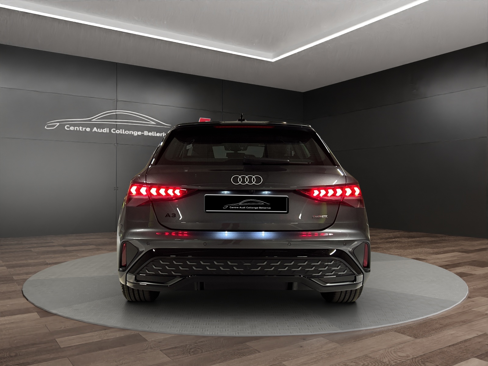 AUDI A3 Sportback TFSI 150 kW quattro S line S tronic-image-4