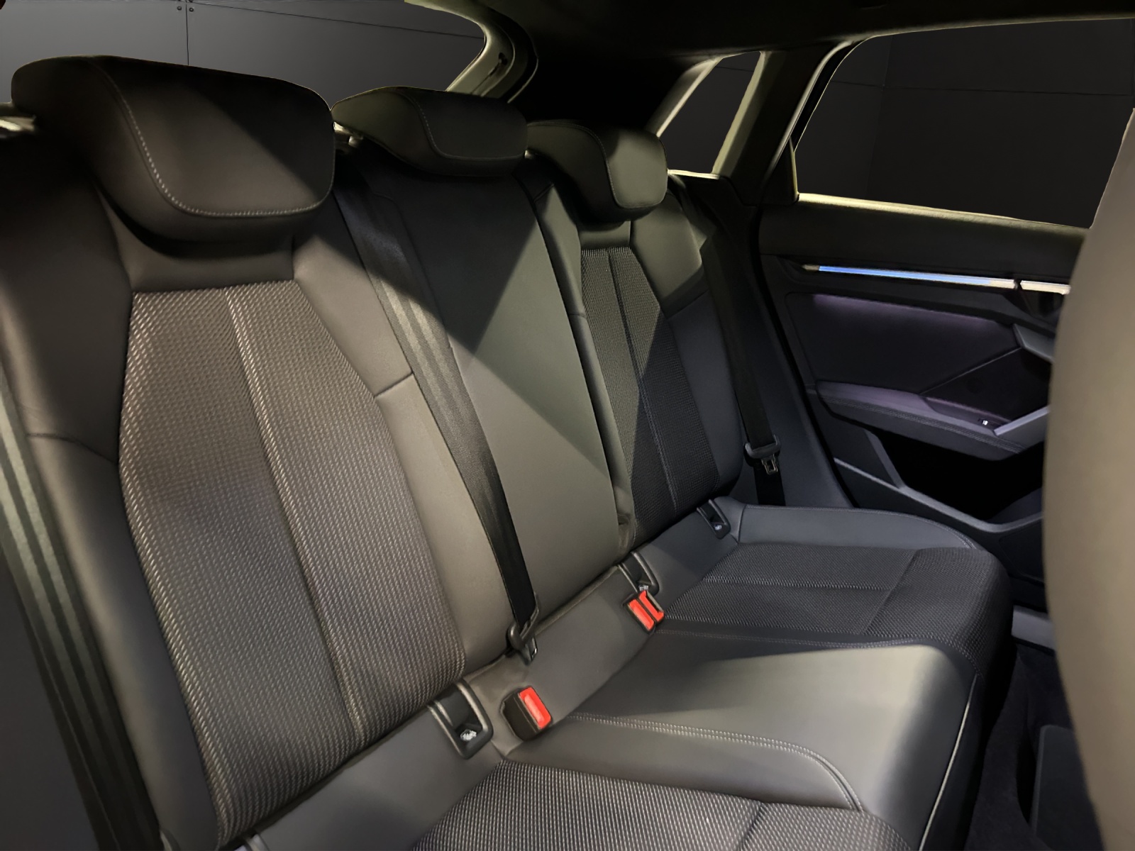 AUDI A3 Sportback TFSI 150 kW quattro S line S tronic-image-16