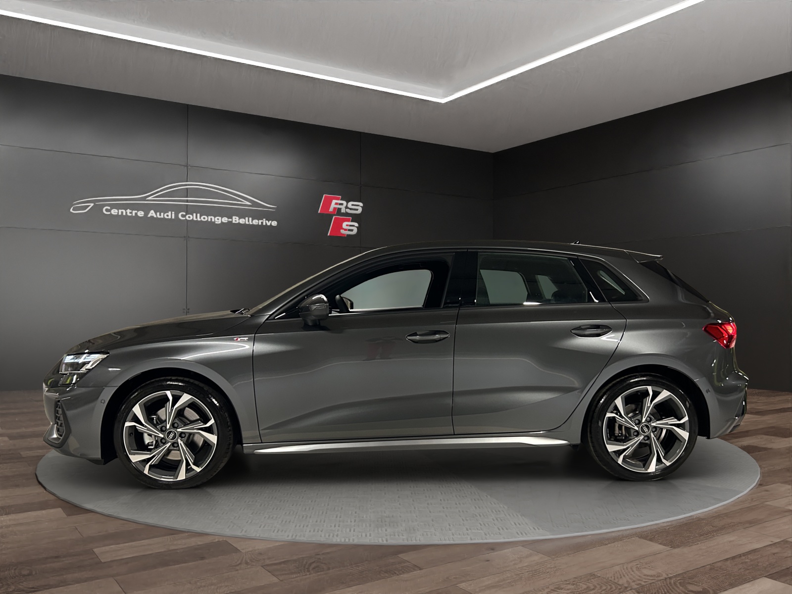 AUDI A3 Sportback TFSI 150 kW quattro S line S tronic-image-2