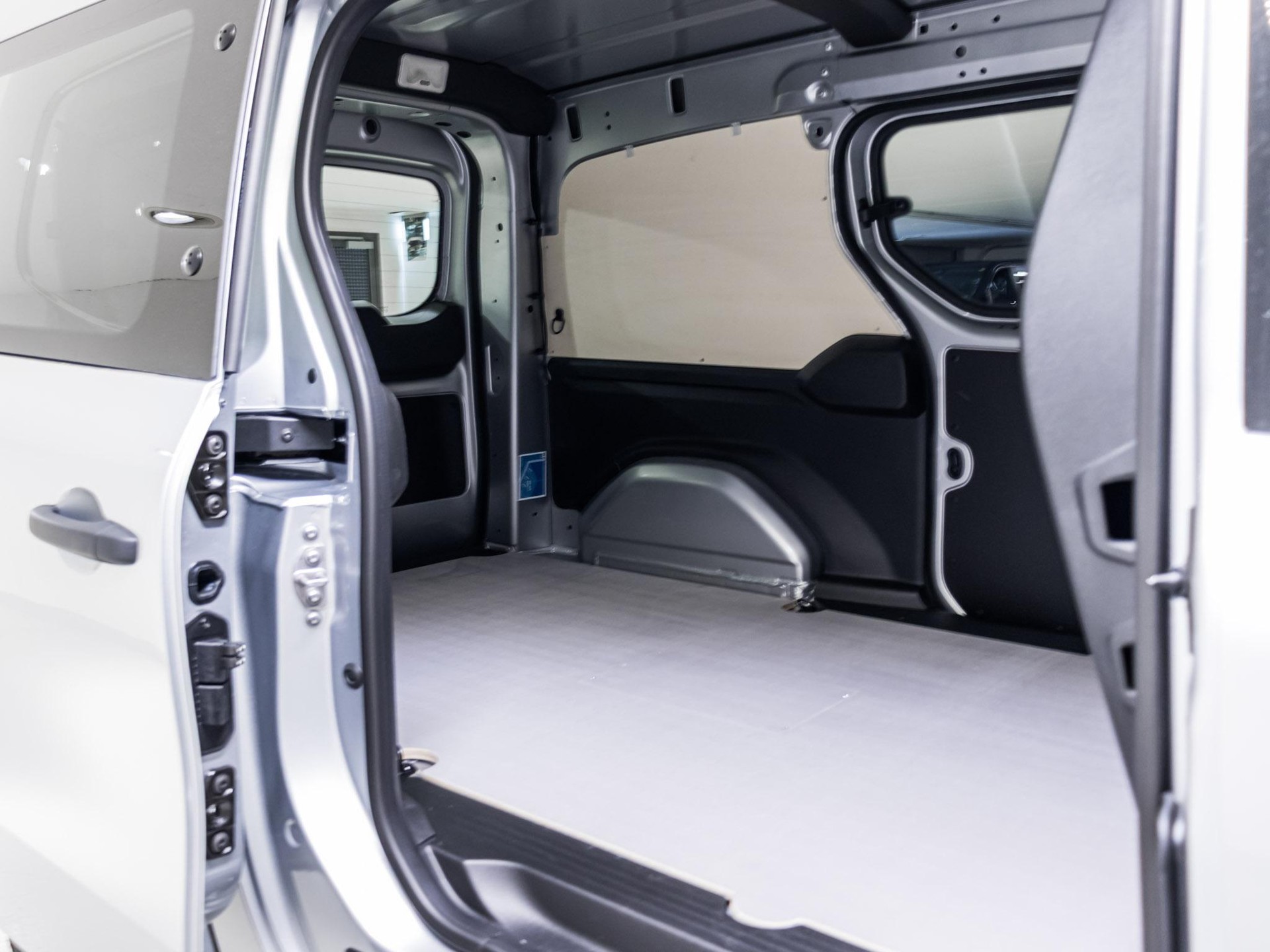 MERCEDES-BENZ eCitan Kasten BASE Lang-image-12