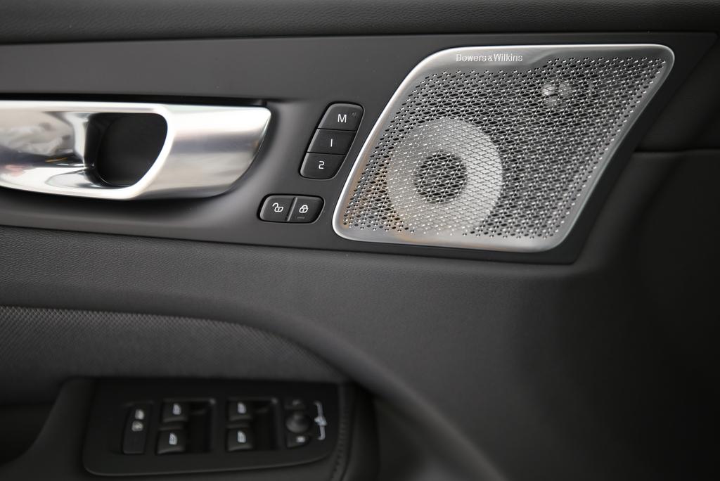 VOLVO XC60 2.0 T8 TE Polestar eAWD-image-9