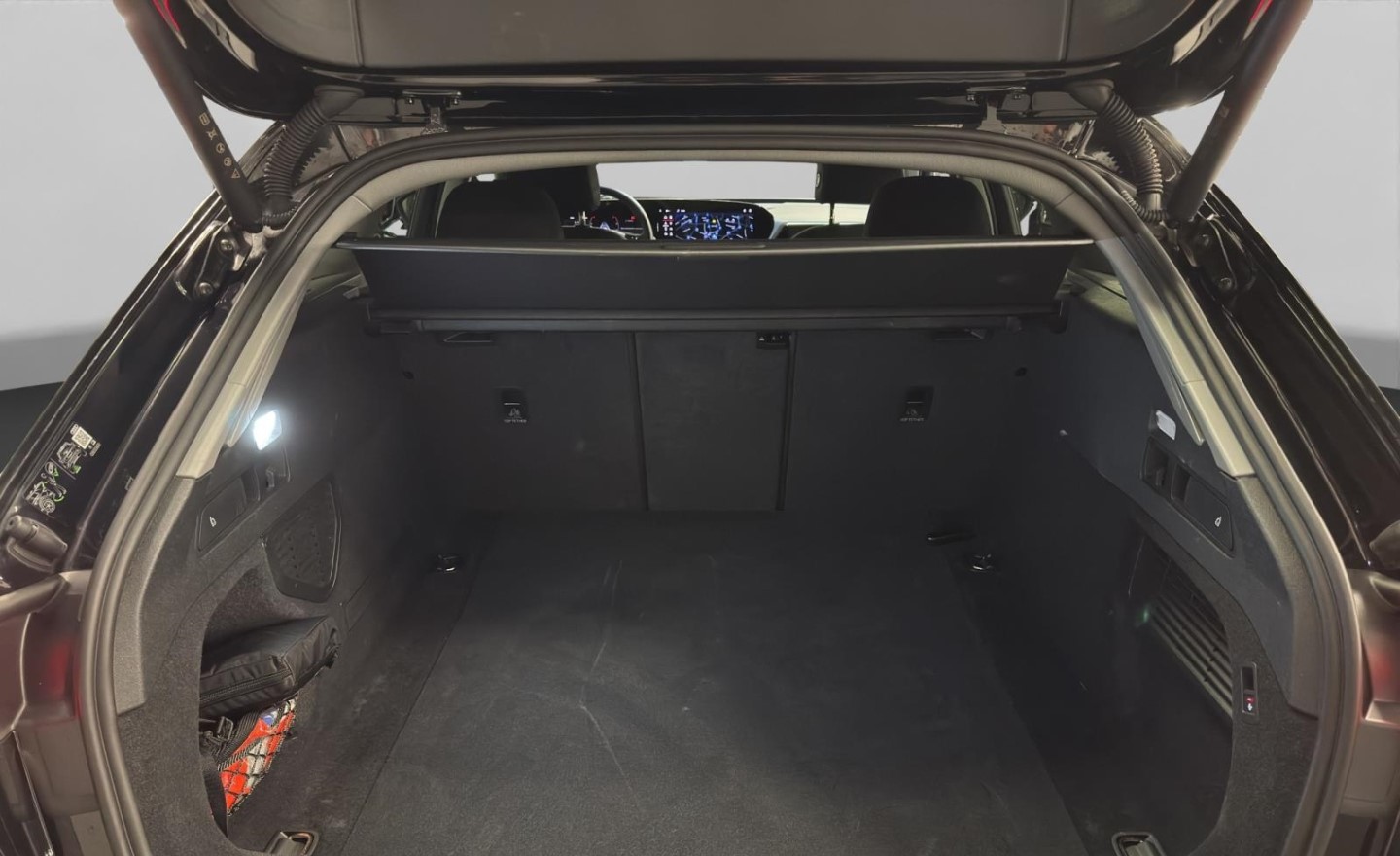 AUDI A5 Avant TDI 150 kW Attraction S tronic-image-14