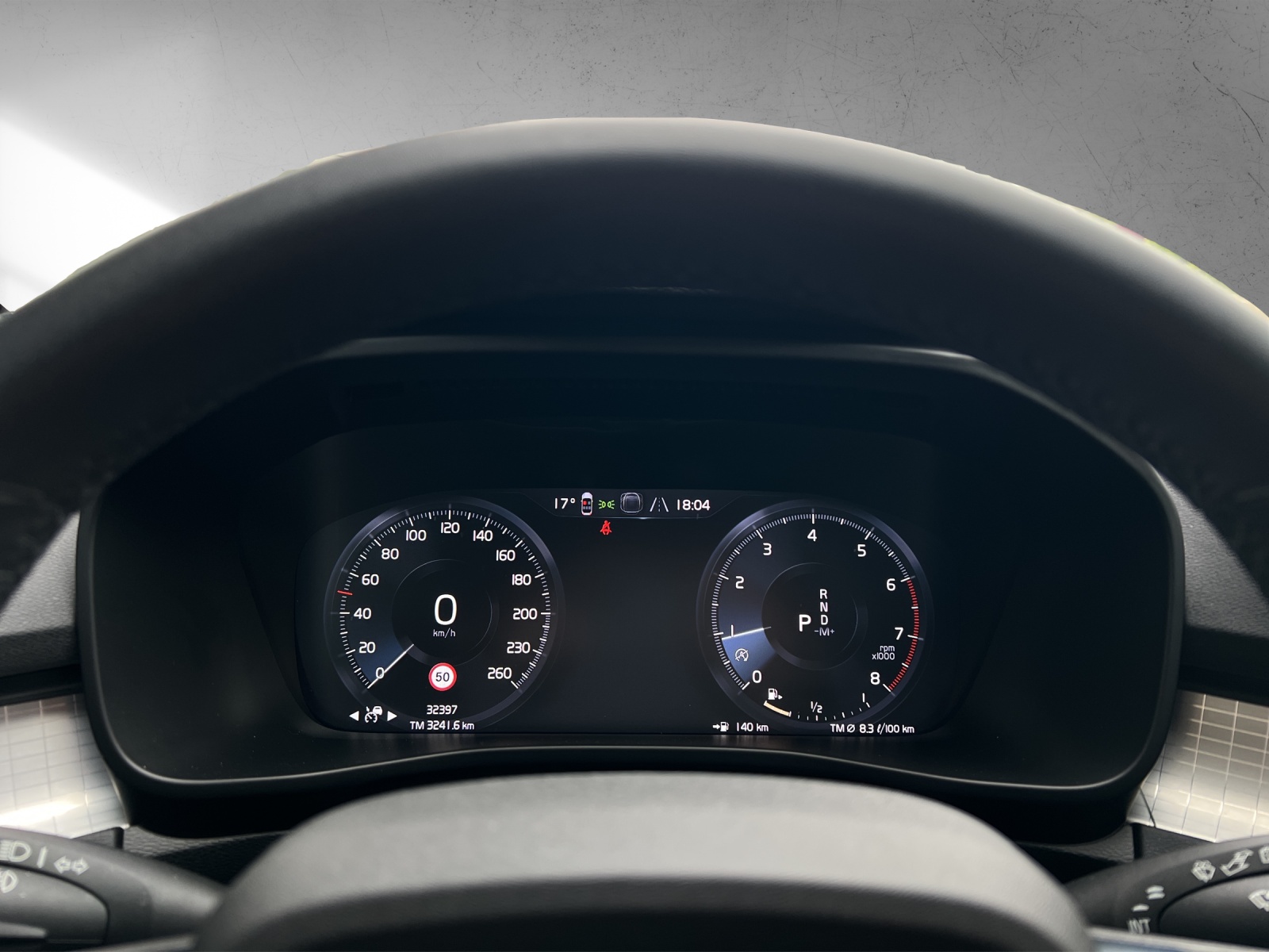 VOLVO XC40 T2 Momentum-image-9