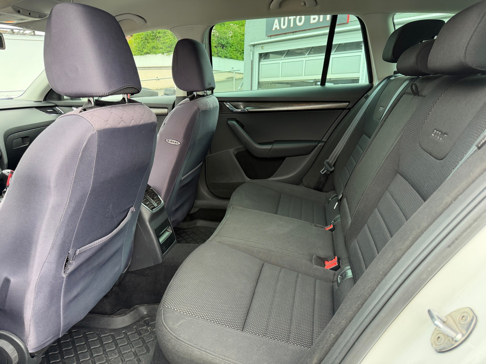 SKODA Octavia Combi 2.0 TDI Scout 4x4-image-7