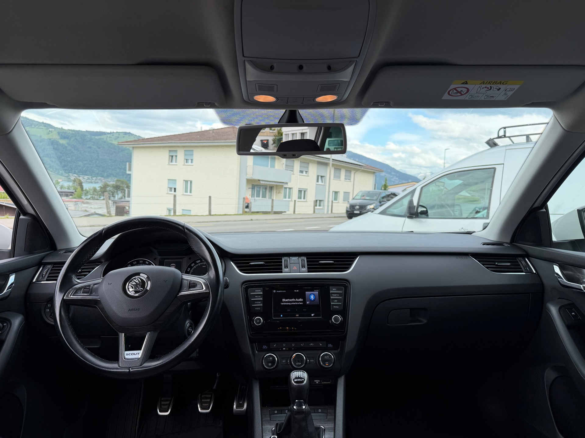 SKODA Octavia Combi 2.0 TDI Scout 4x4-image-4