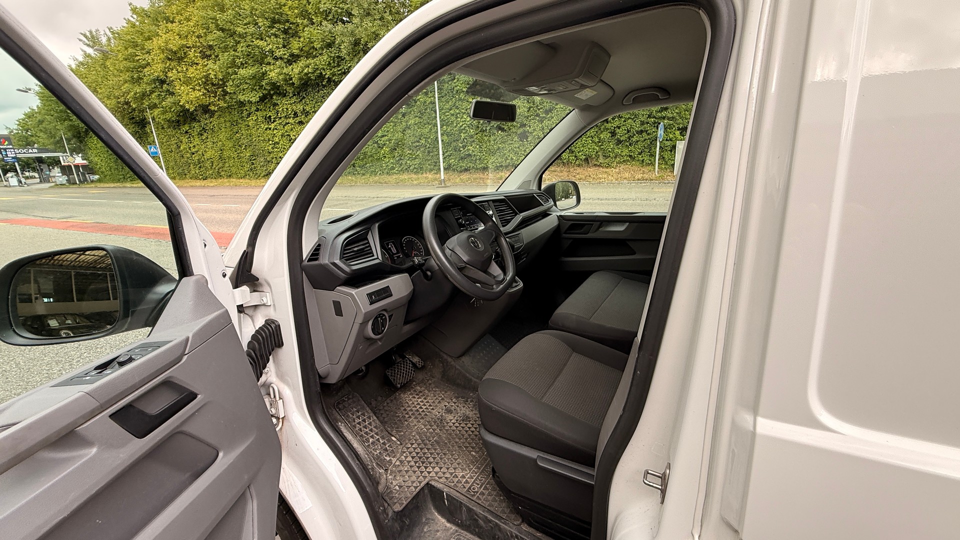 VW T6.1 2.0 TDI 4Motion DSG-image-13