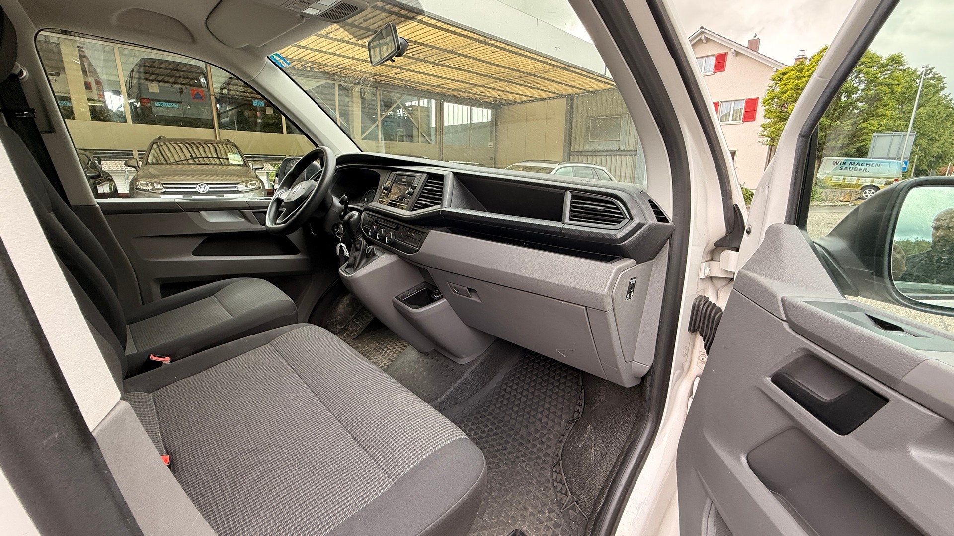 VW T6.1 2.0 TDI 4Motion DSG-image-14