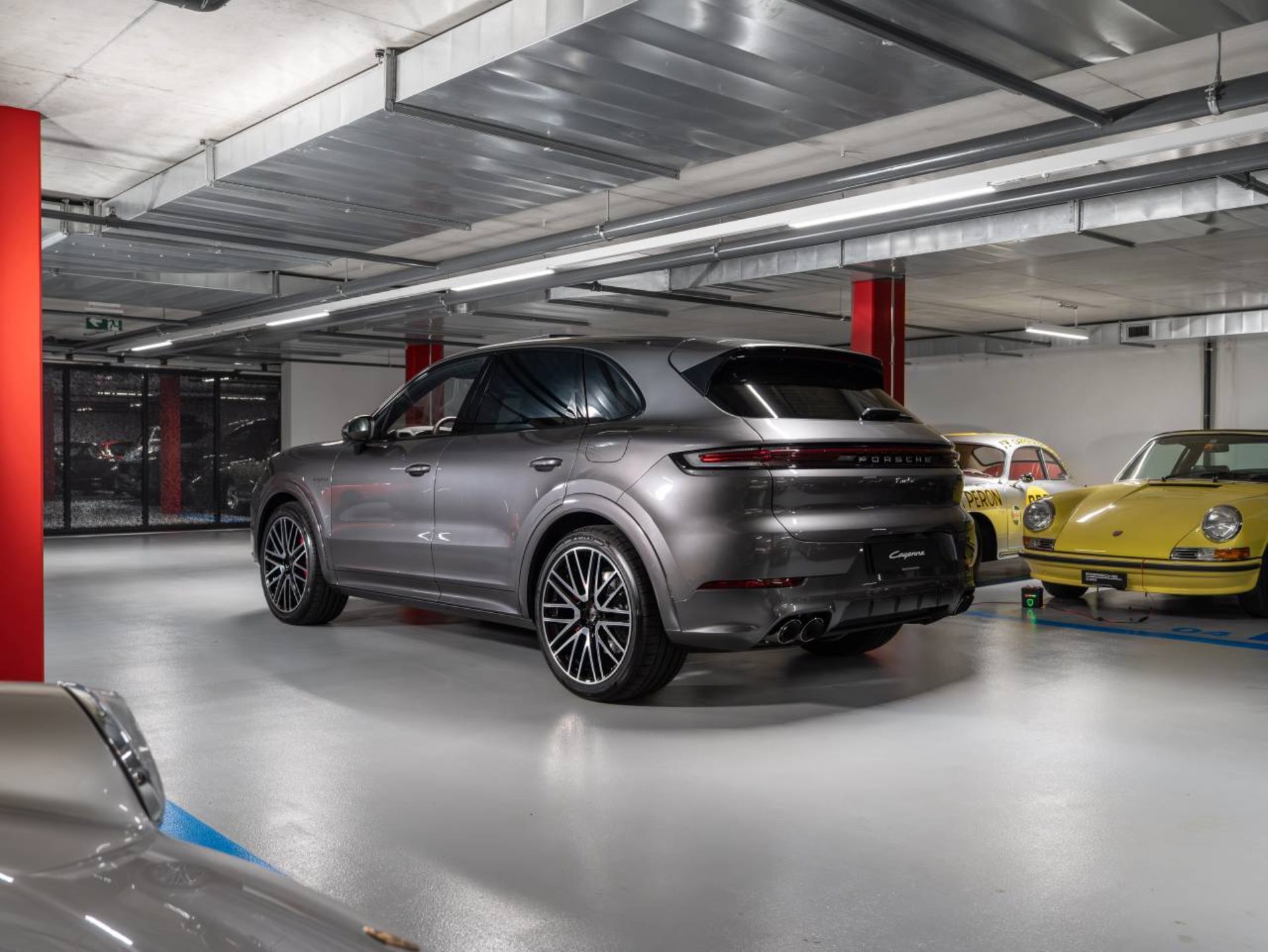 PORSCHE Cayenne Turbo E-Hybrid-image-2