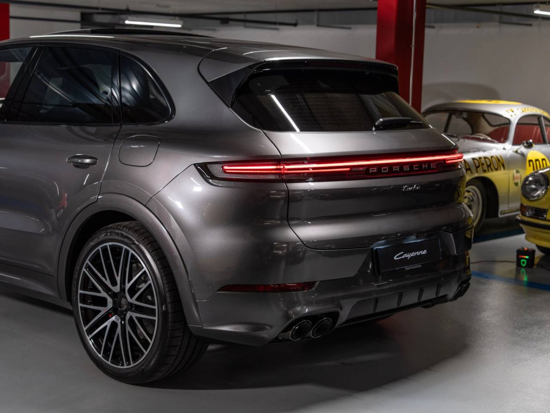 PORSCHE Cayenne Turbo E-Hybrid-image-25