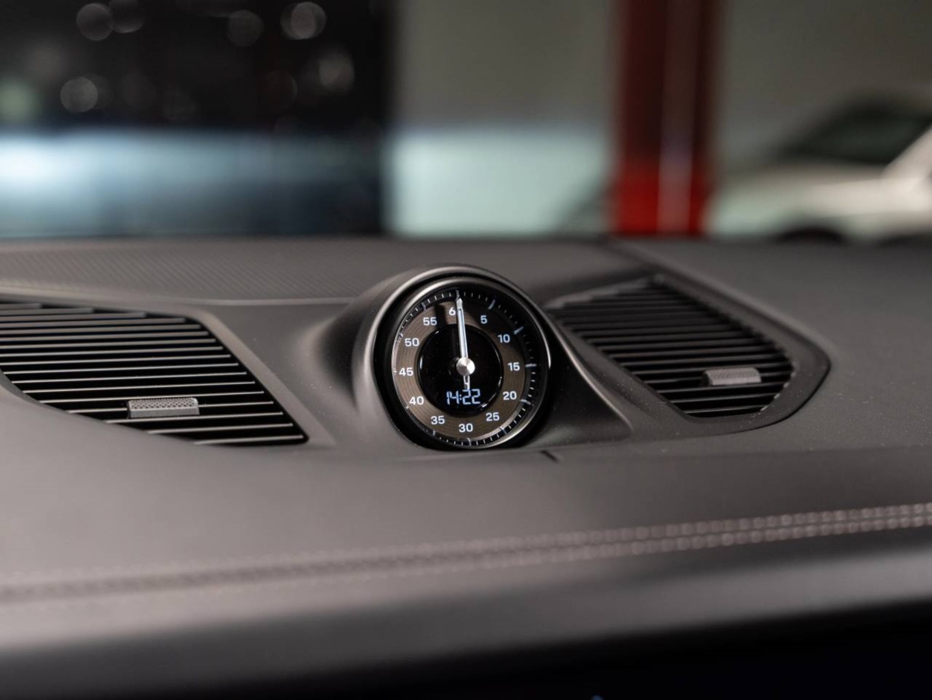 PORSCHE Cayenne Turbo E-Hybrid-image-9