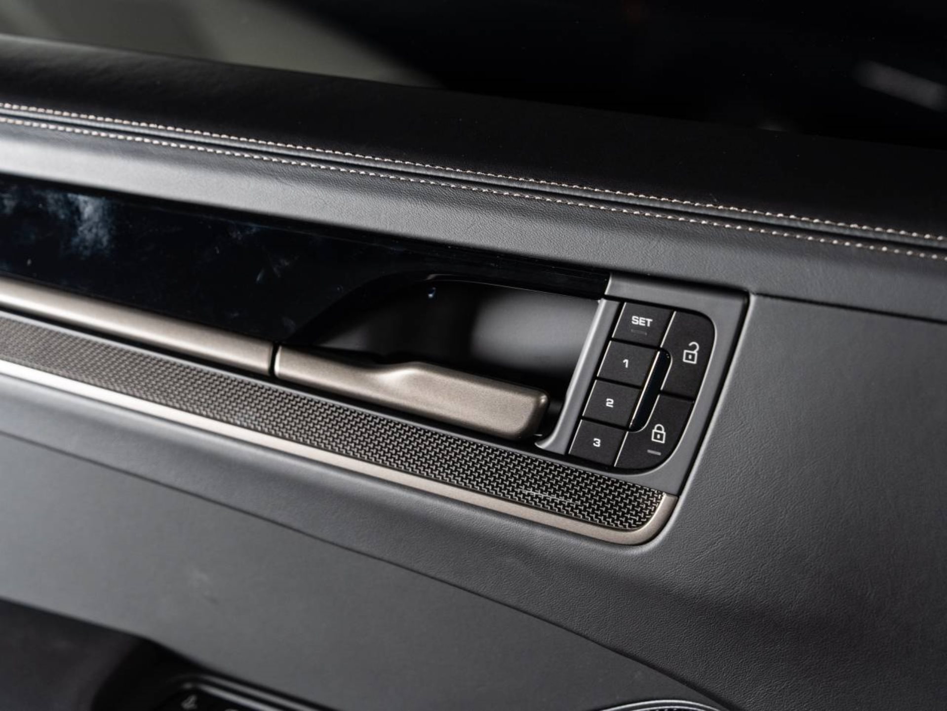 PORSCHE Cayenne Turbo E-Hybrid-image-20