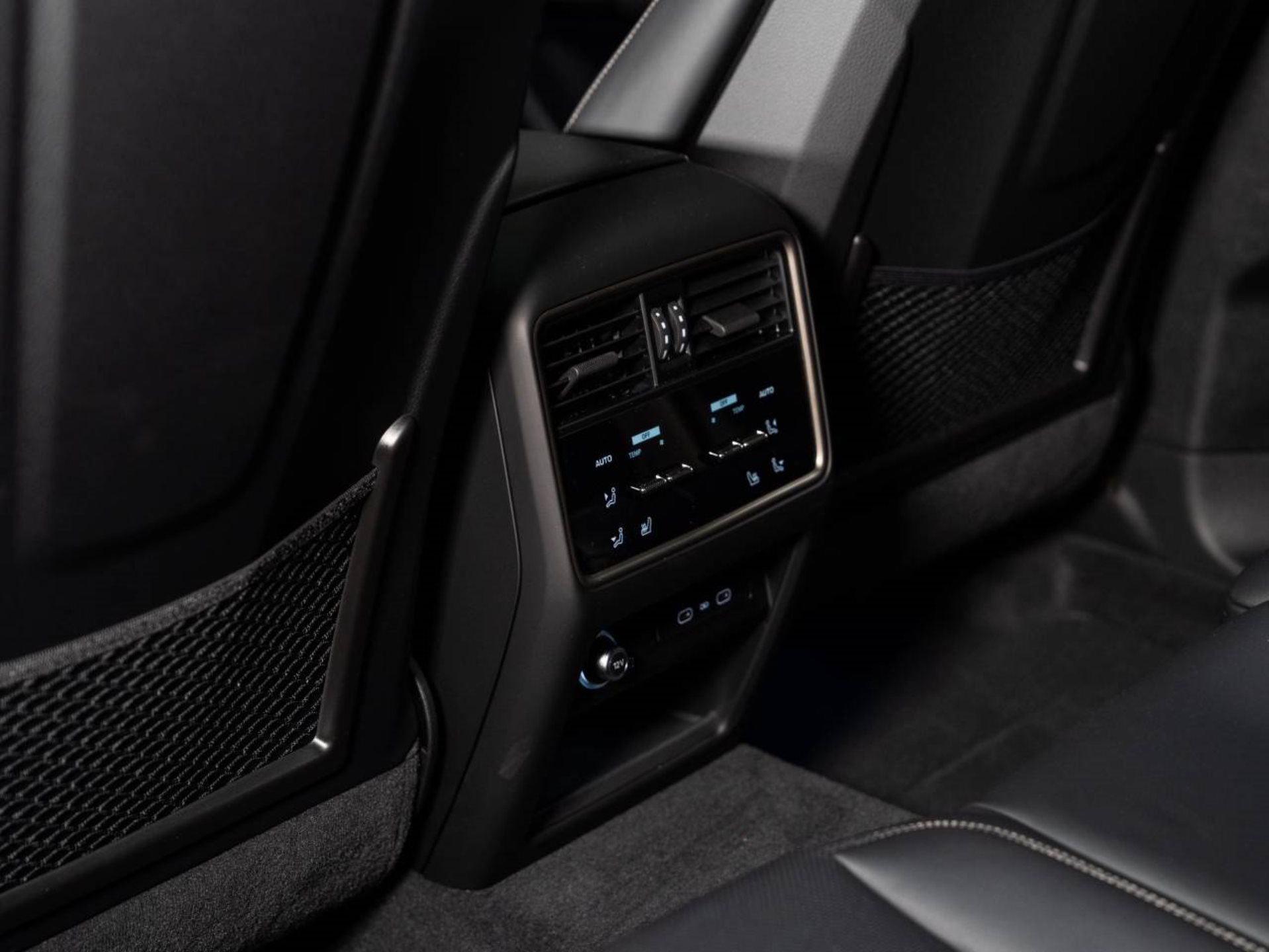 PORSCHE Cayenne Turbo E-Hybrid-image-19