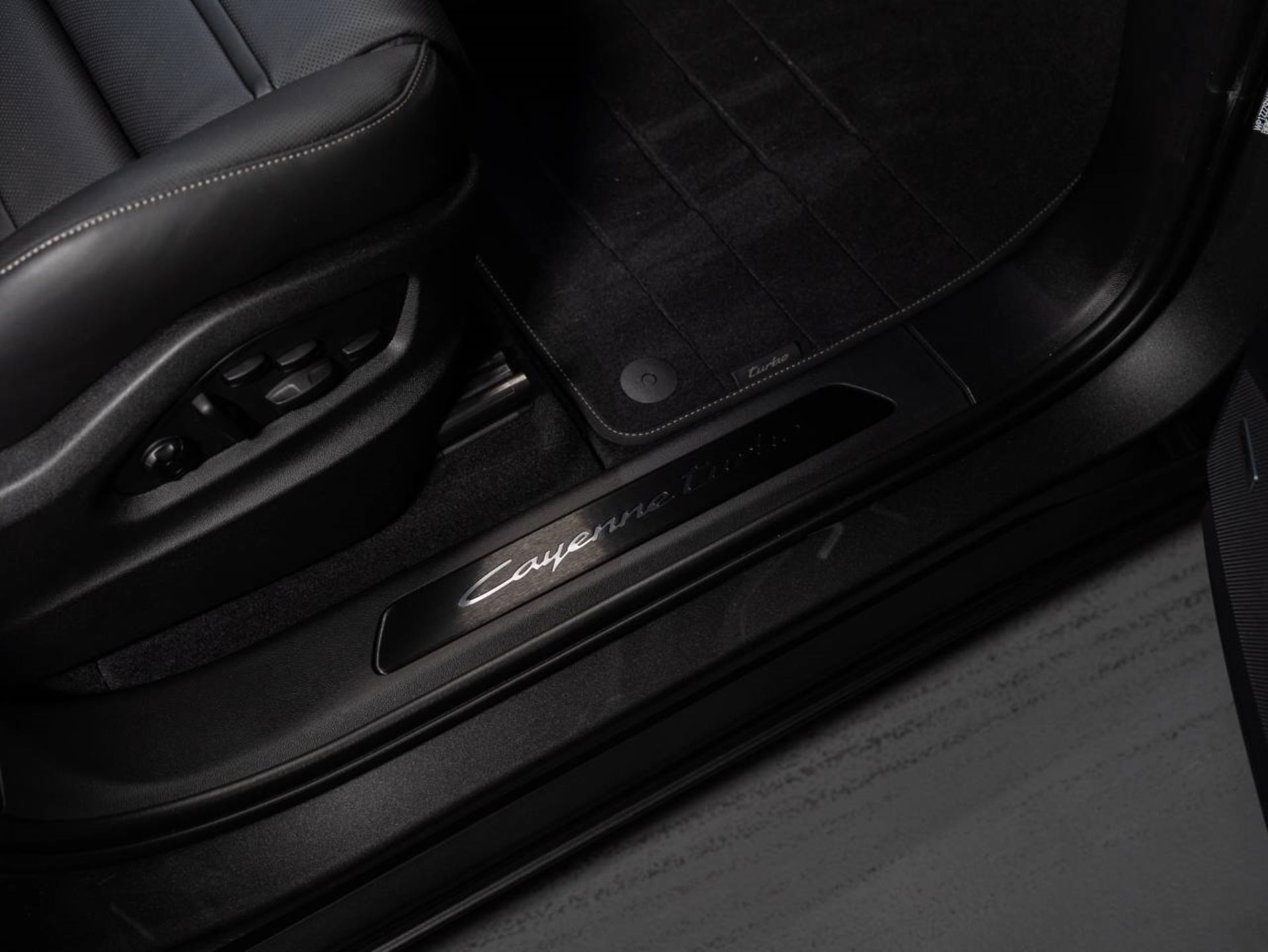 PORSCHE Cayenne Turbo E-Hybrid-image-21