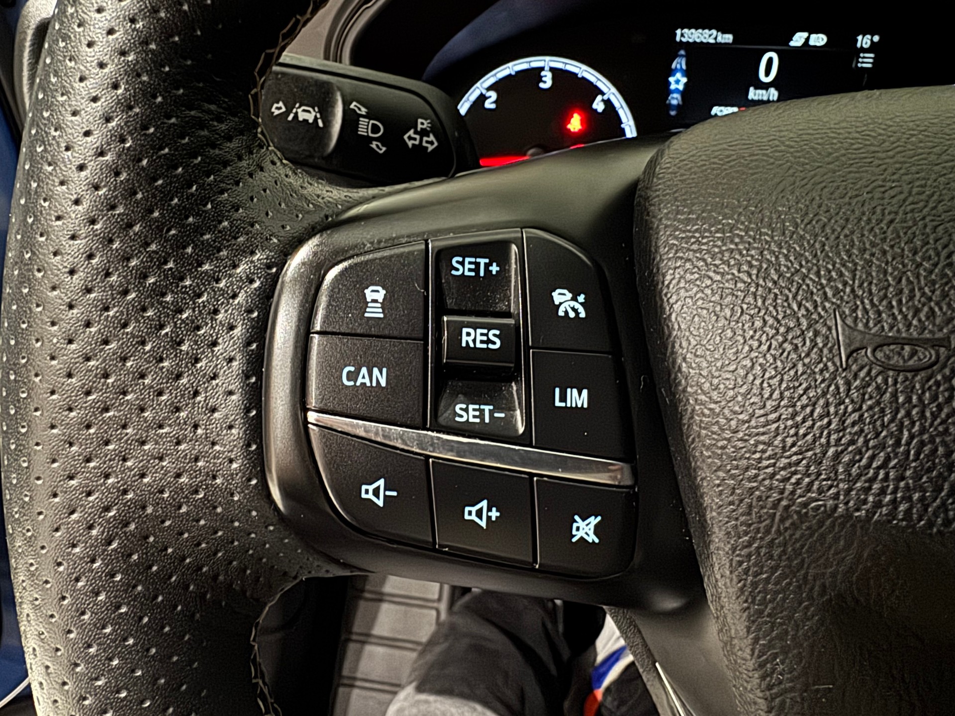 FORD Focus ST 2.0 ST Performance | 1.Hand | CH |-image-21