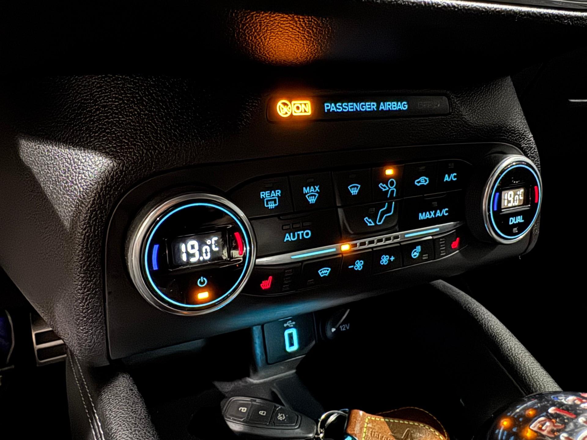 FORD Focus ST 2.0 ST Performance | 1.Hand | CH |-image-19