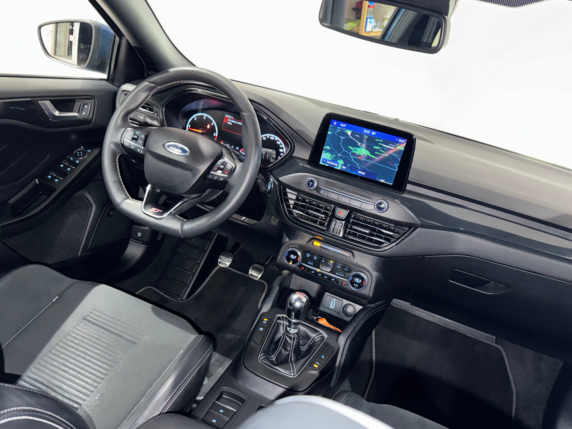 FORD Focus ST 2.0 ST Performance | 1.Hand | CH |-image-16