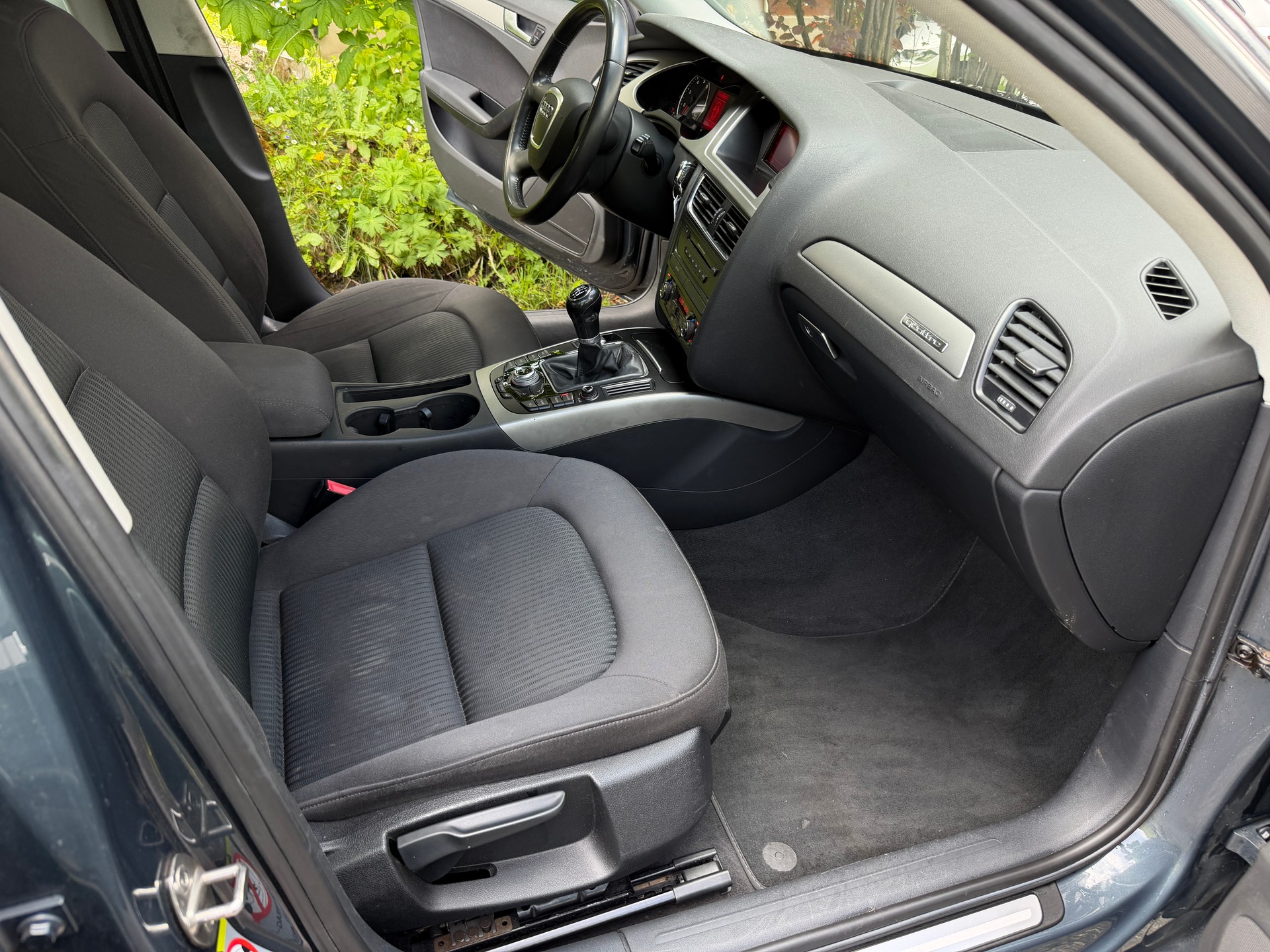 AUDI A4 Avant 1.8 TFSI quattro-image-12