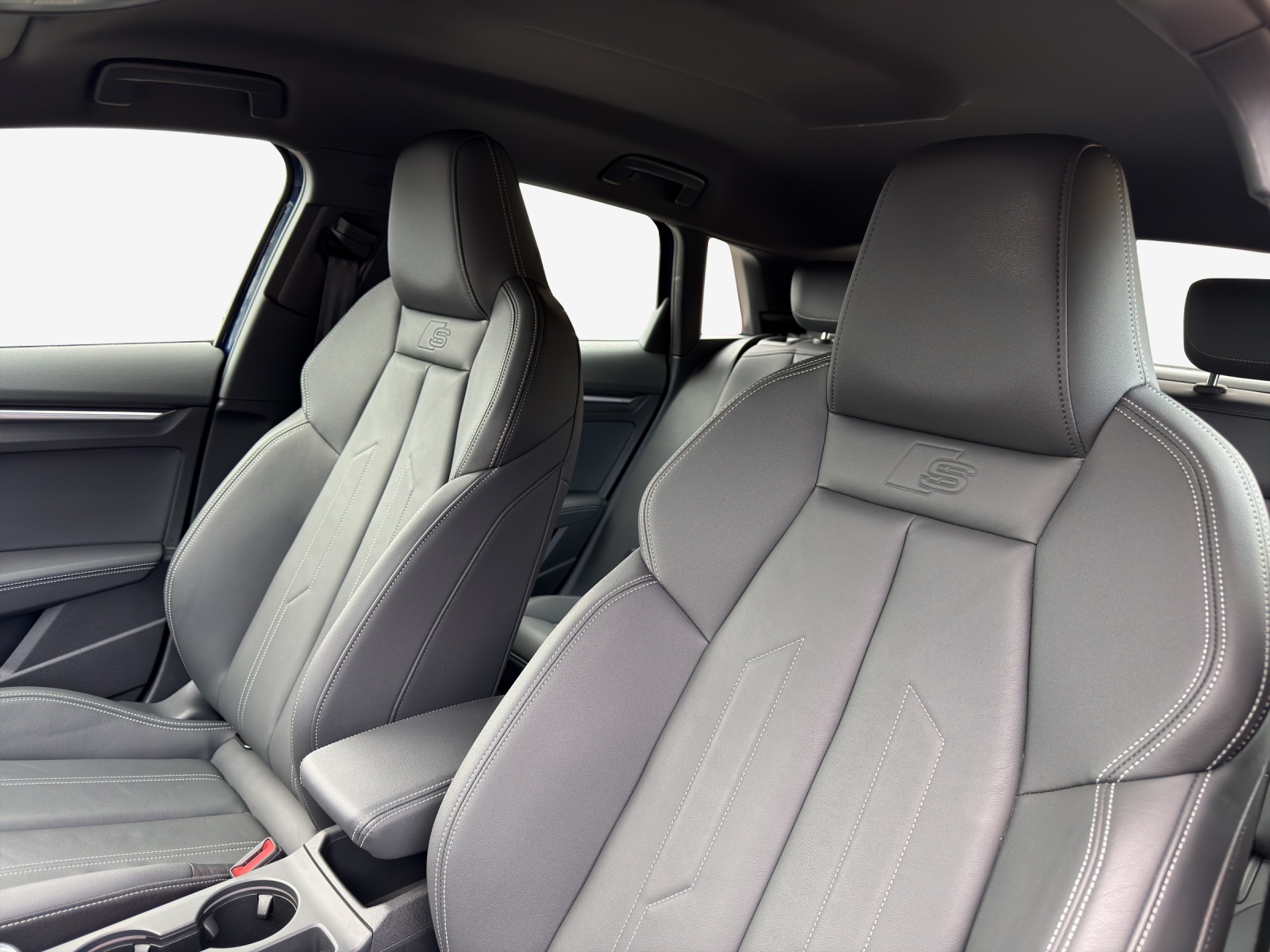 AUDI S3 Sportback TFSI quattro S-tronic-image-15