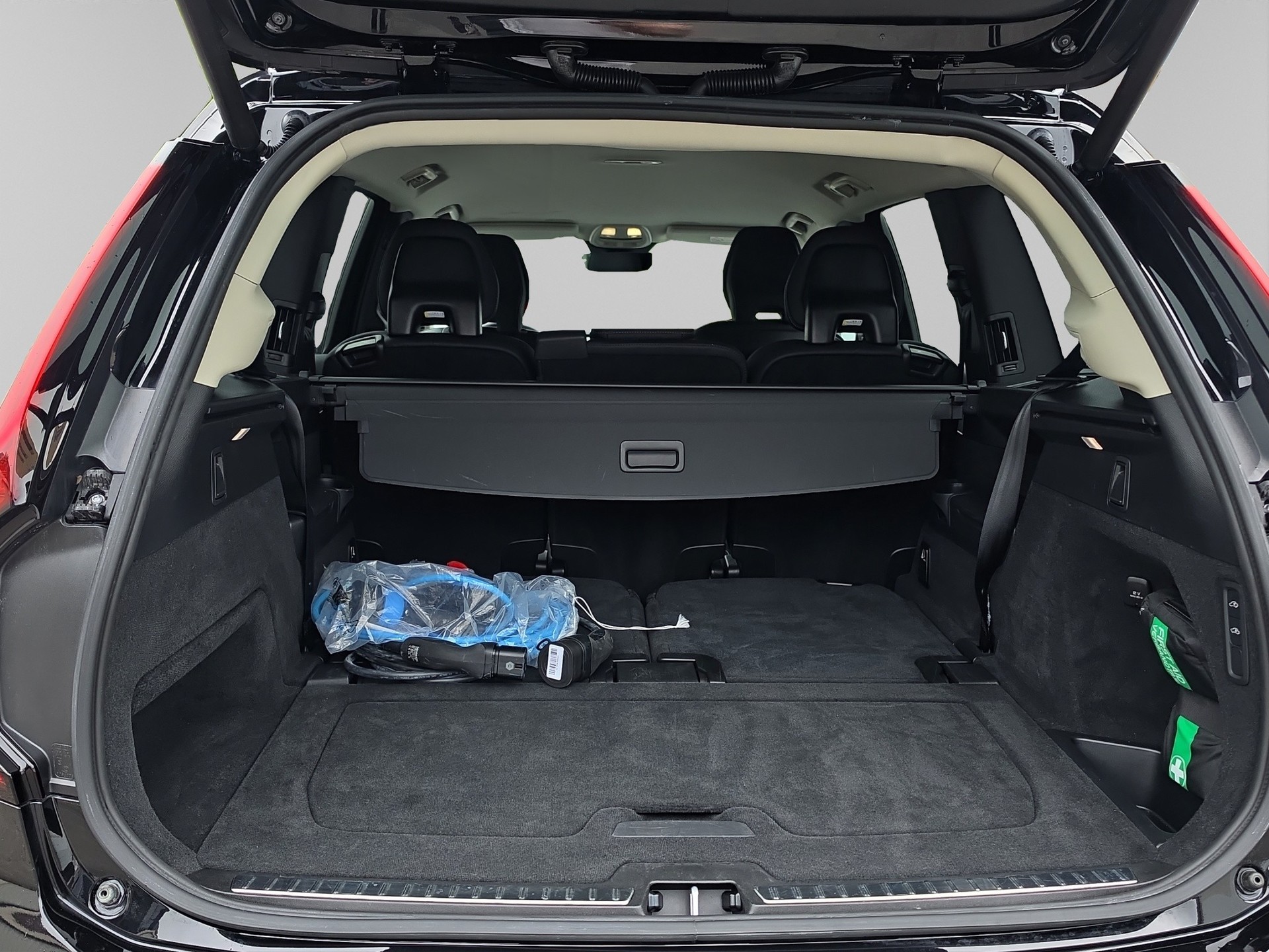 VOLVO XC90 2.0 T8 TE Plus Dark eAWD-image-15
