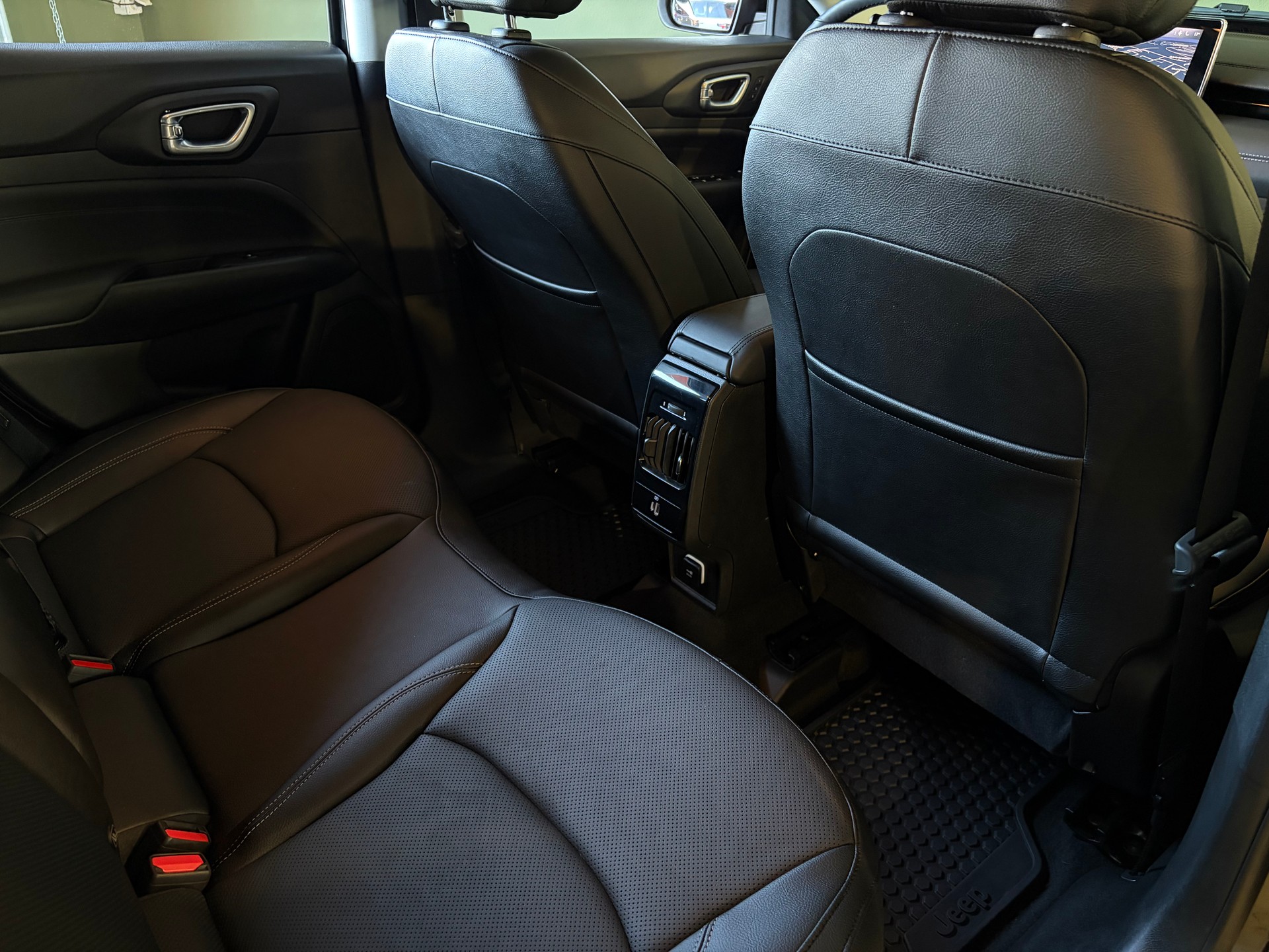 JEEP Compass 4x2 1.5 T MHEV Summit * CH-Fahrzeug *-image-13