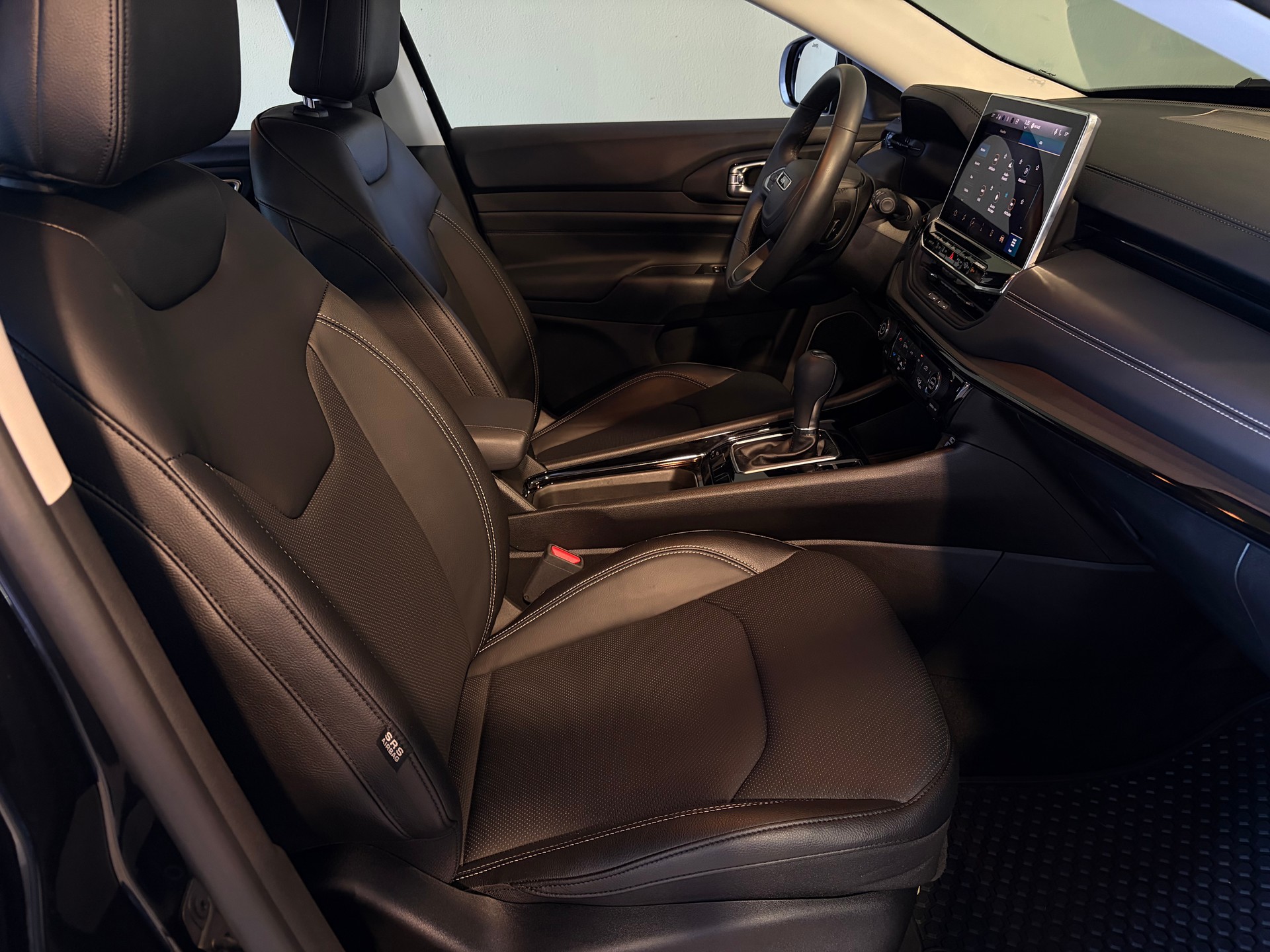 JEEP Compass 4x2 1.5 T MHEV Summit * CH-Fahrzeug *-image-17
