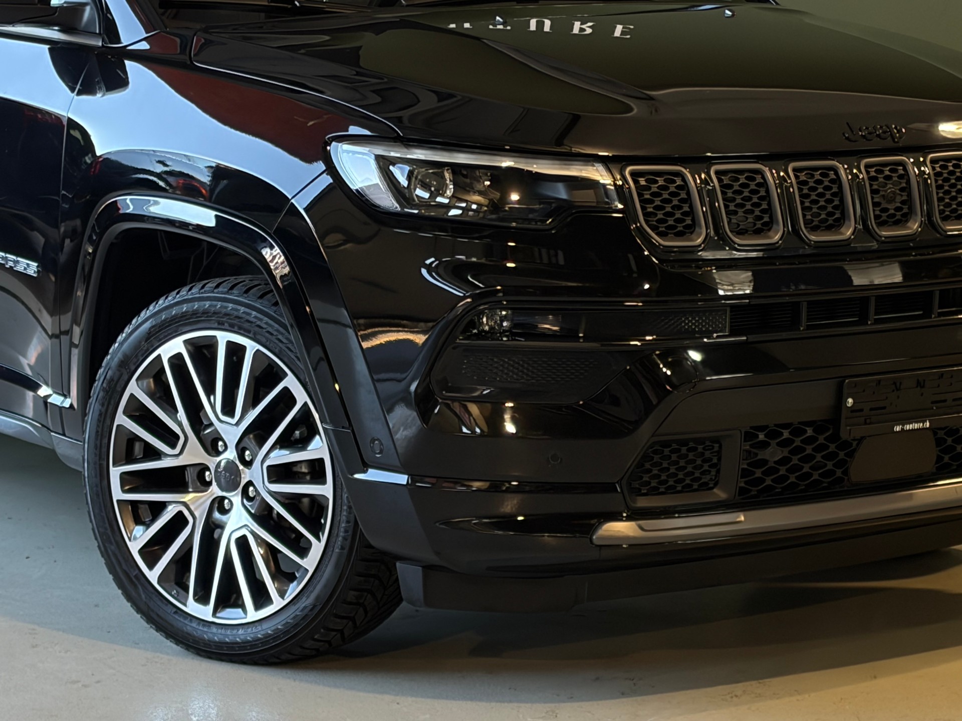 JEEP Compass 4x2 1.5 T MHEV Summit * CH-Fahrzeug *-image-2