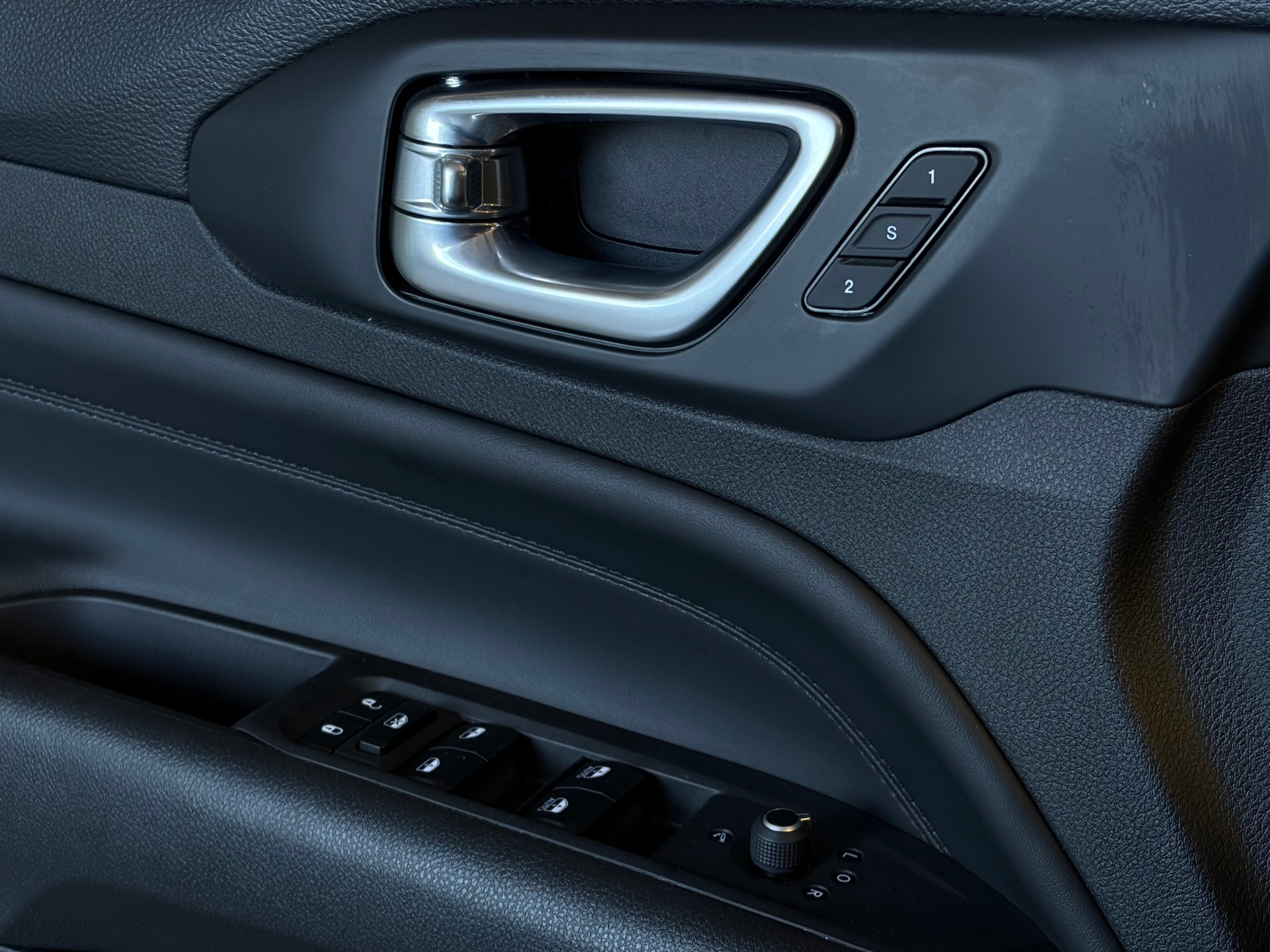 JEEP Compass 4x2 1.5 T MHEV Summit * CH-Fahrzeug *-image-19