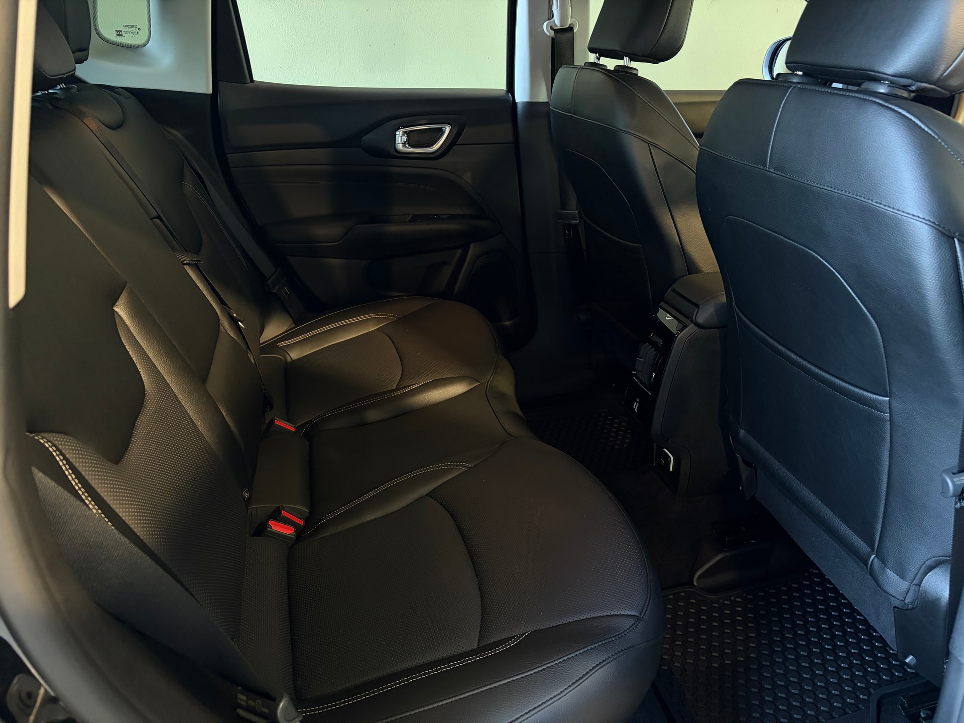 JEEP Compass 4x2 1.5 T MHEV Summit * CH-Fahrzeug *-image-16