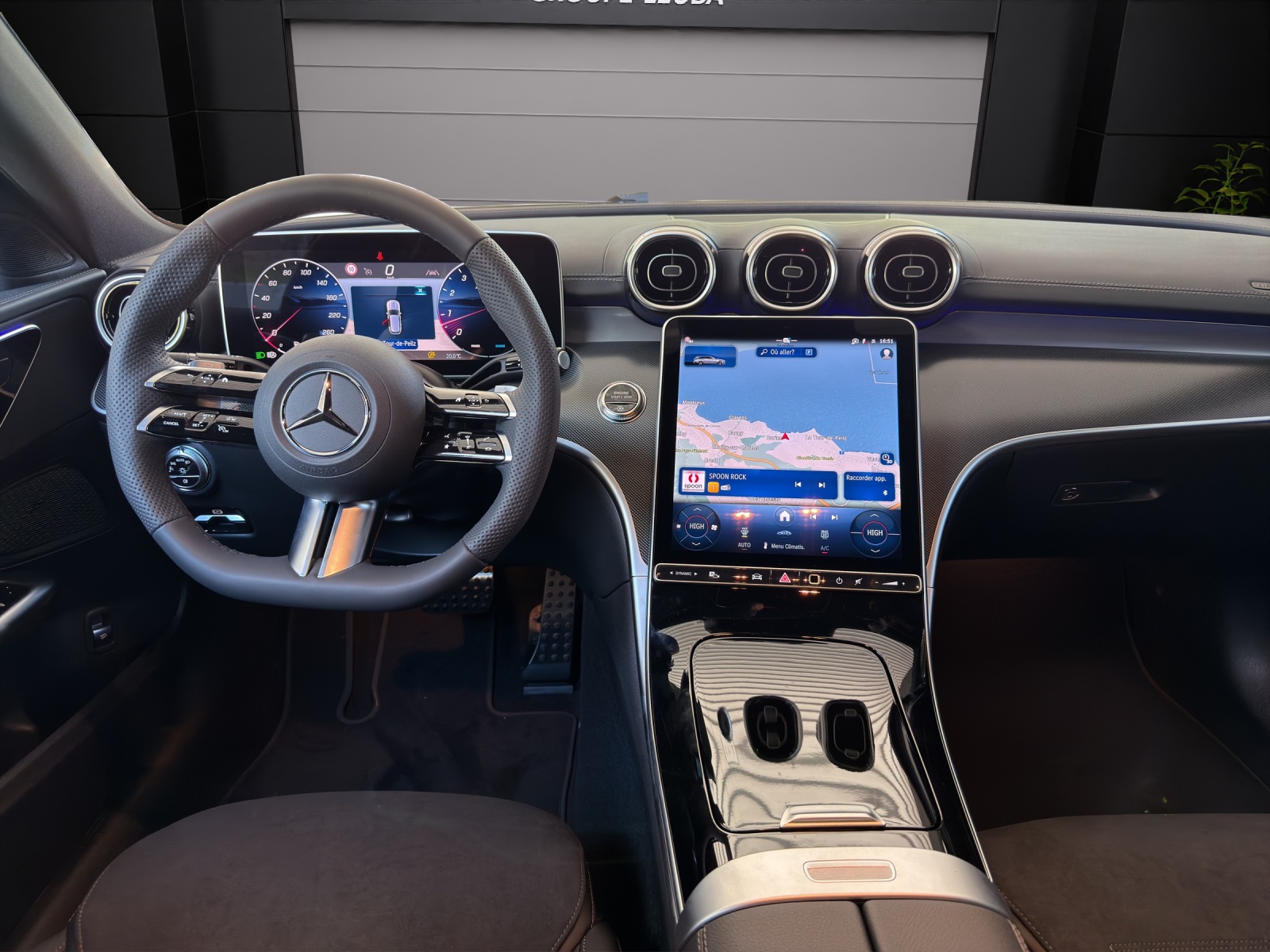 MERCEDES-BENZ C 200 T 4 Matic-image-8