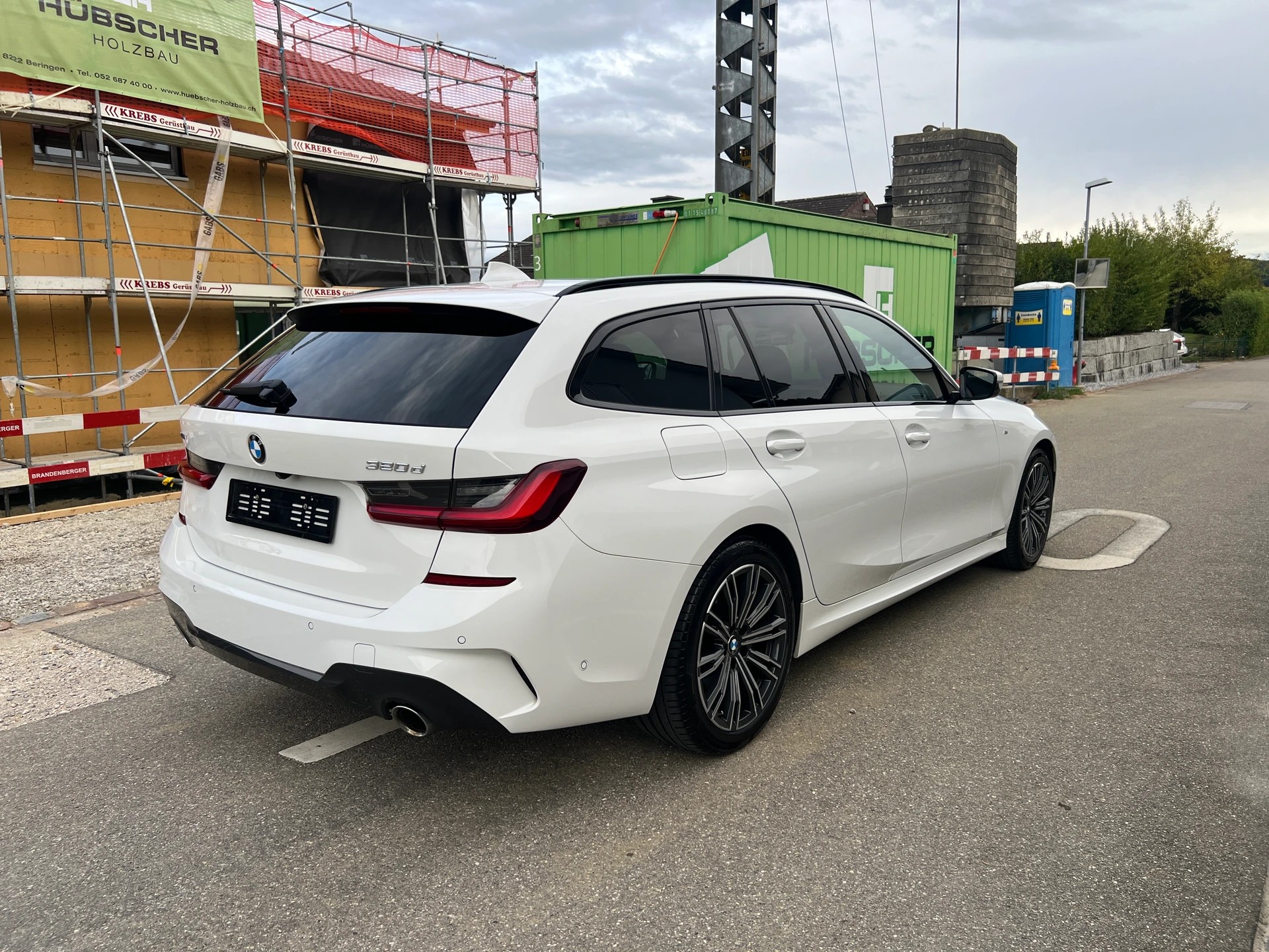BMW 320d xDrive 48V Touring Steptronic * M - Sportpaket * LEDER * AHK 1.800 Kg *-image-4