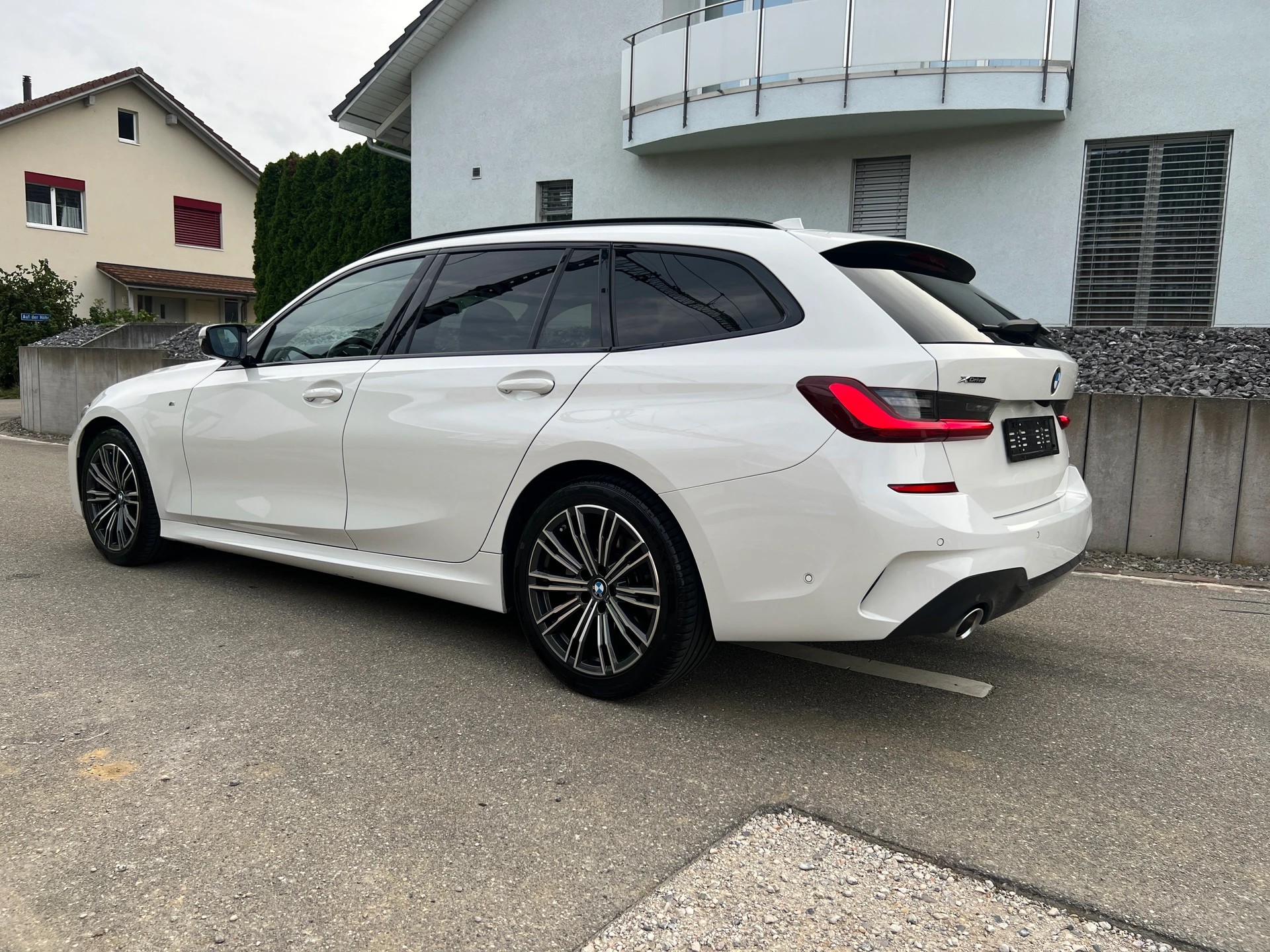 BMW 320d xDrive 48V Touring Steptronic * M - Sportpaket * LEDER * AHK 1.800 Kg *-image-8