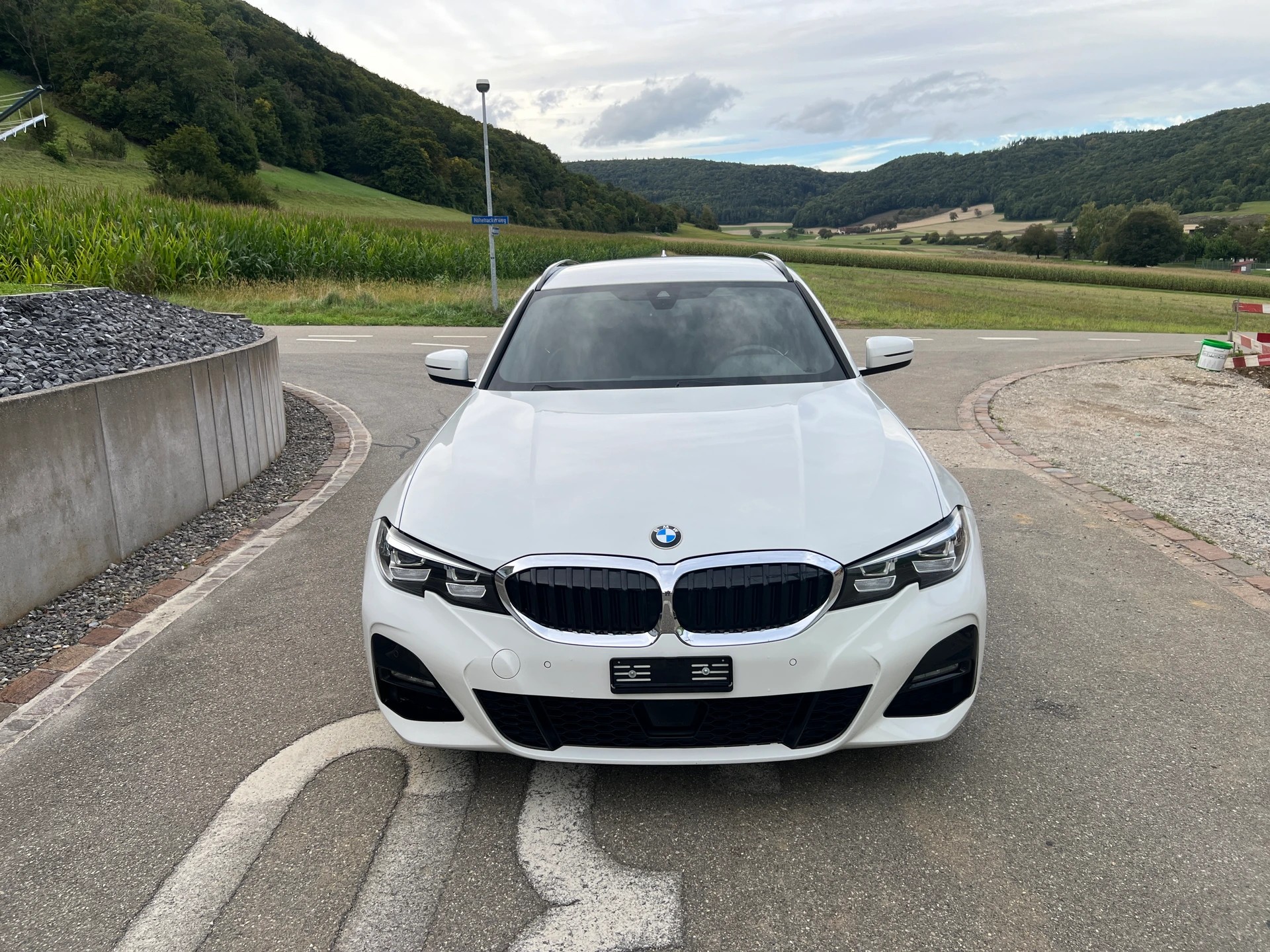 BMW 320d xDrive 48V Touring Steptronic * M - Sportpaket * LEDER * AHK 1.800 Kg *-image-3
