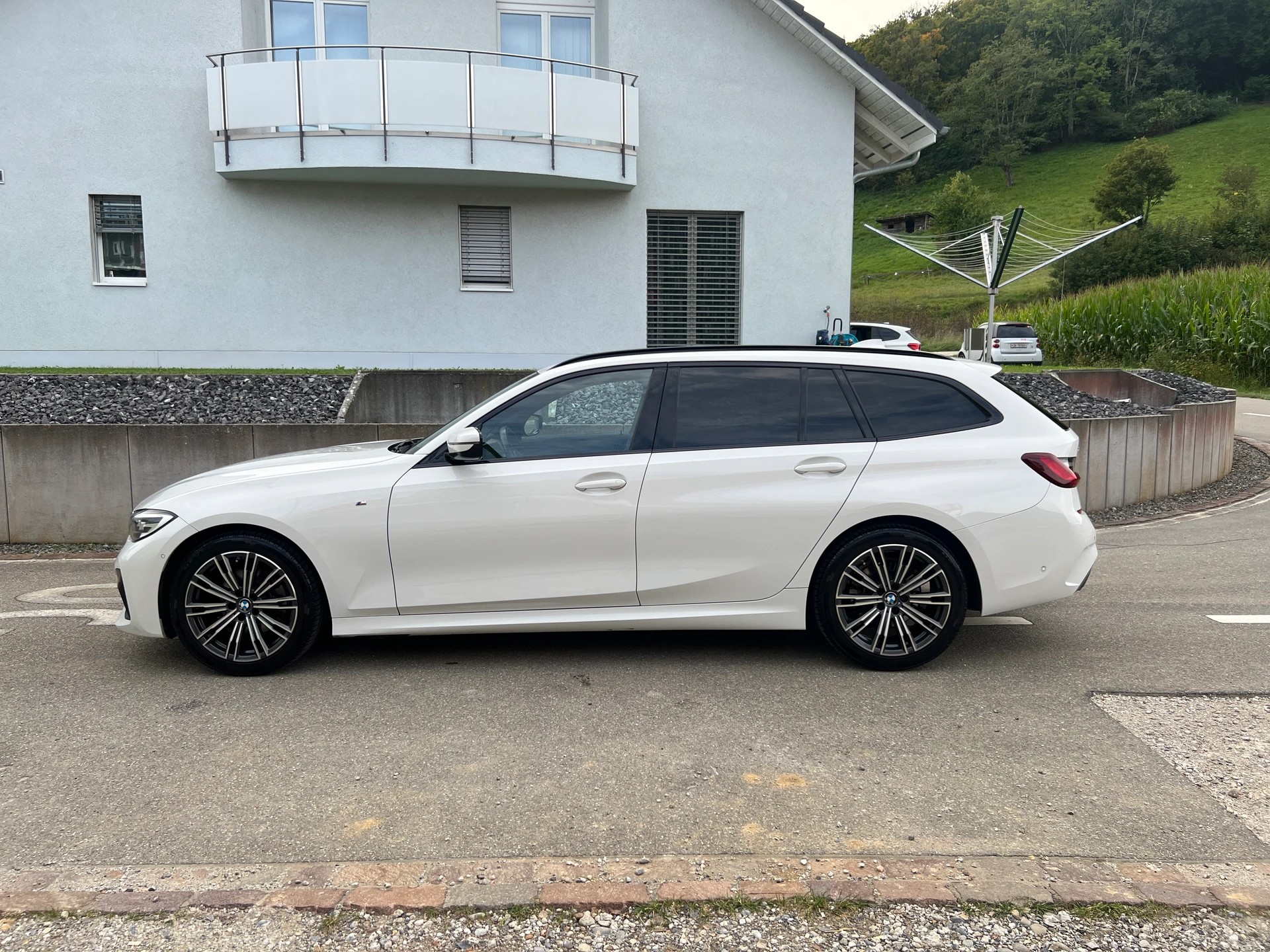 BMW 320d xDrive 48V Touring Steptronic * M - Sportpaket * LEDER * AHK 1.800 Kg *