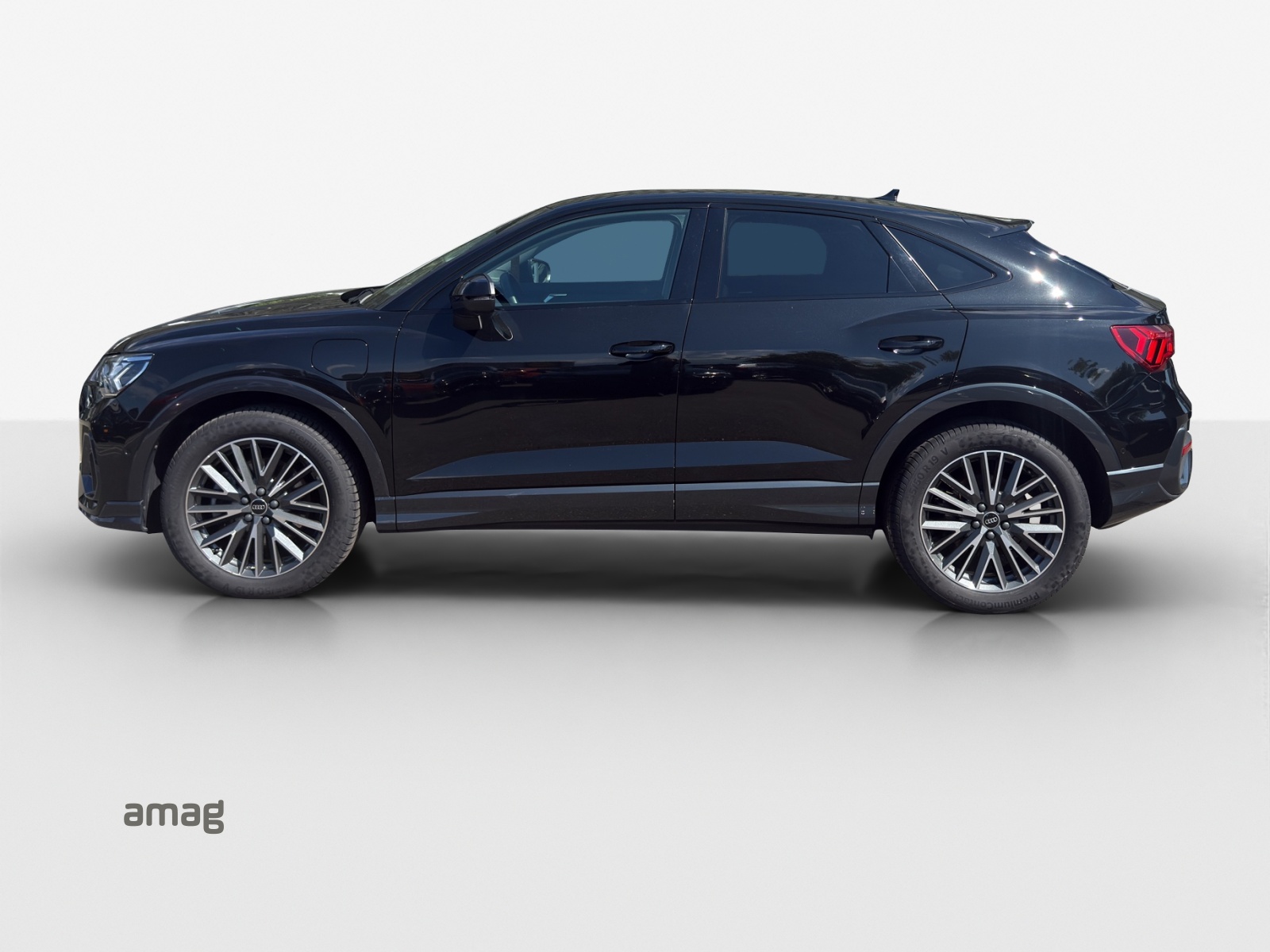 AUDI Q3 Sportback 45 TFSI e Attraction S-tronic-image-1