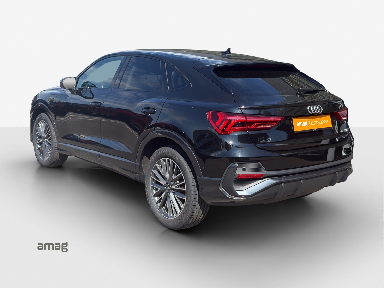 AUDI Q3 Sportback 45 TFSI e Attraction S-tronic-image-2