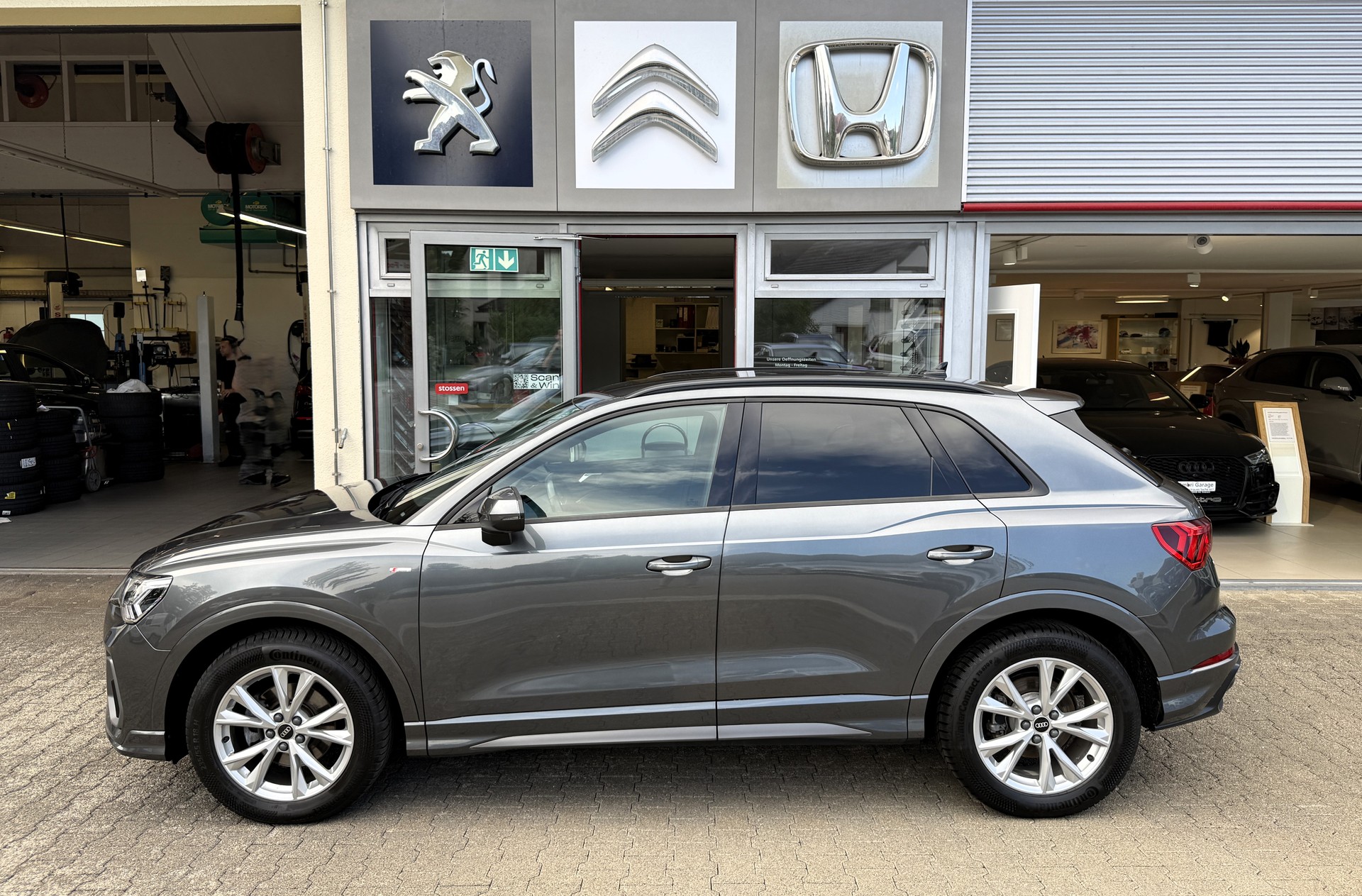 AUDI Q3 35 TFSI S line S-tronic-image-3