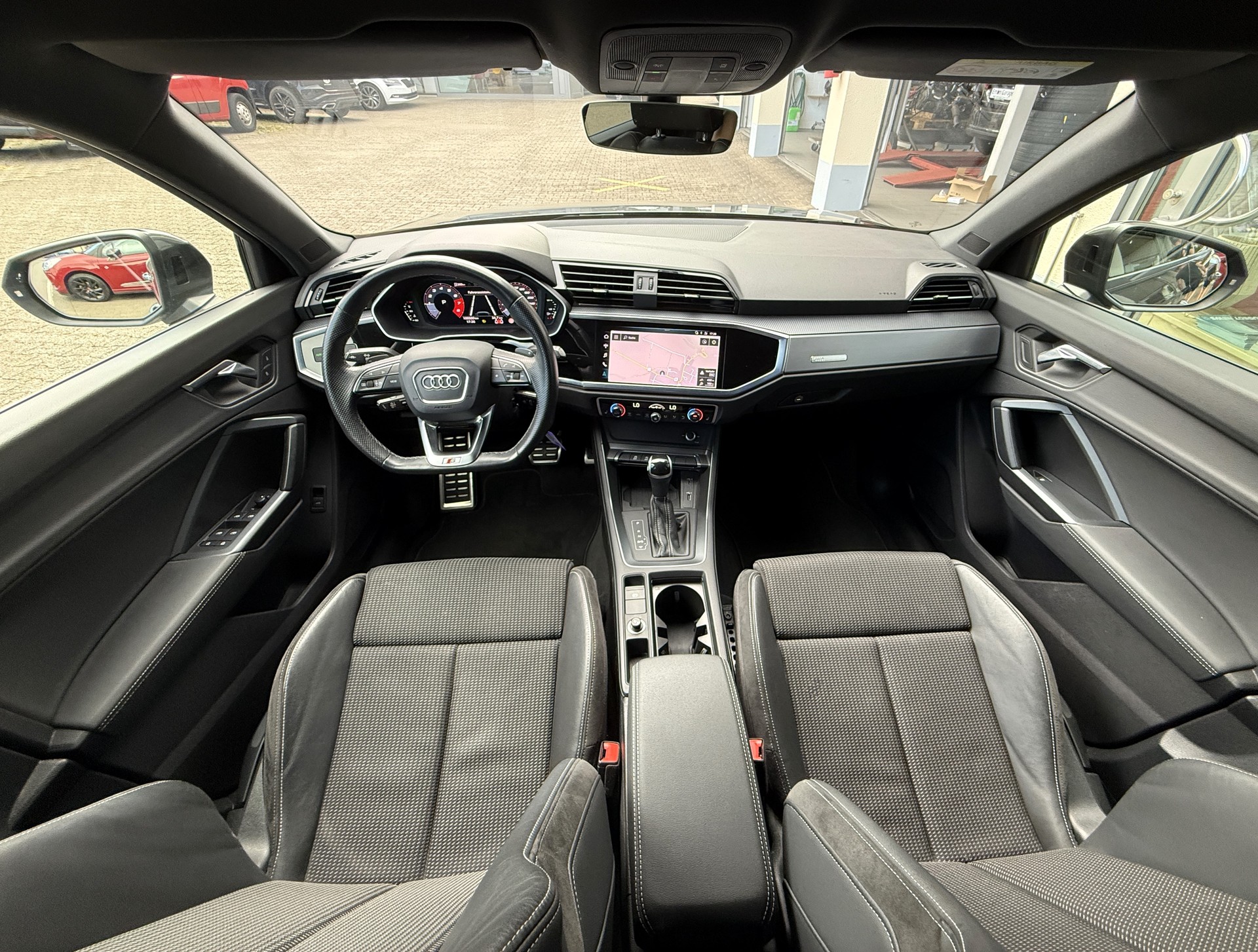 AUDI Q3 35 TFSI S line S-tronic-image-11
