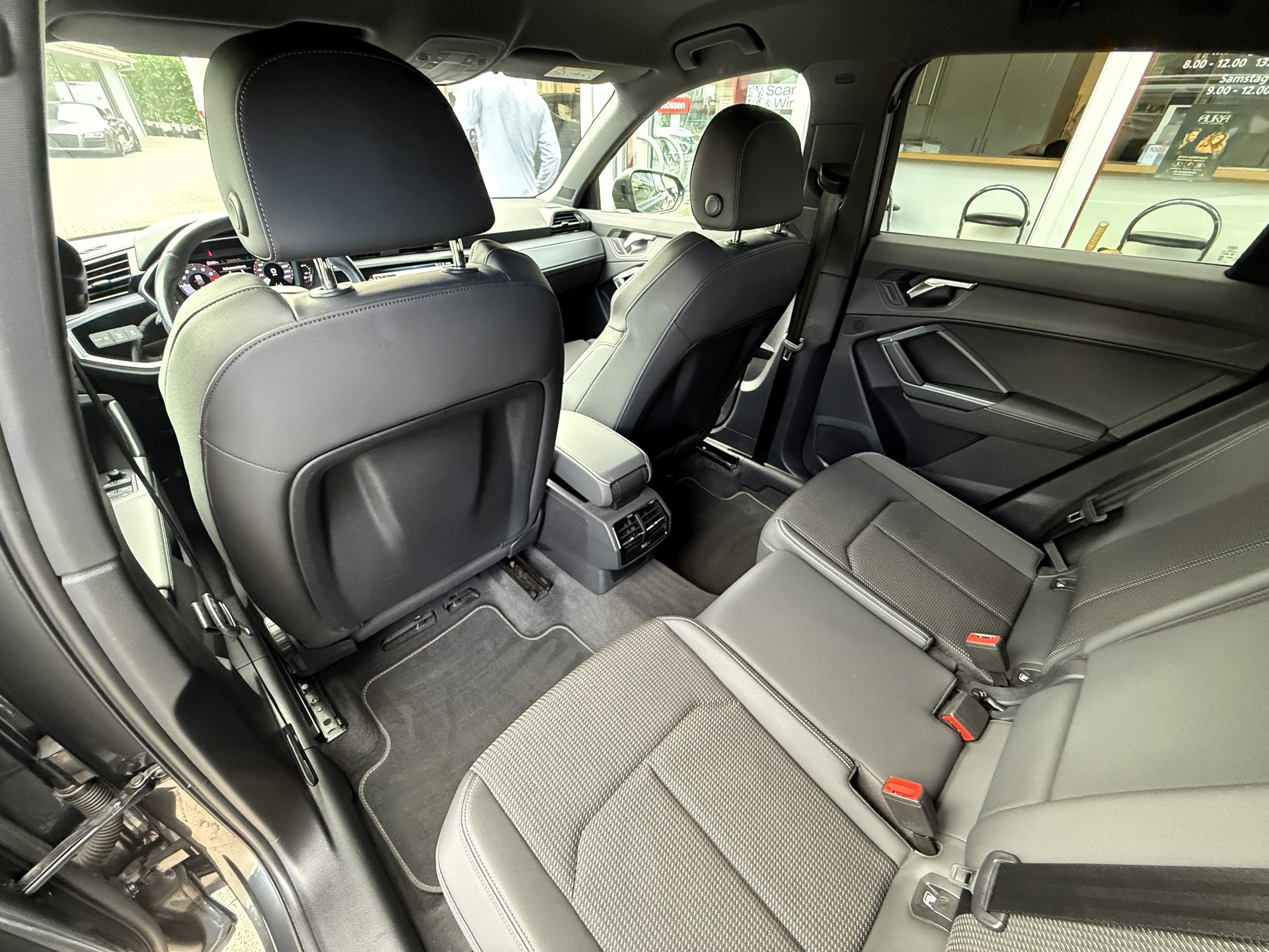 AUDI Q3 35 TFSI S line S-tronic-image-8