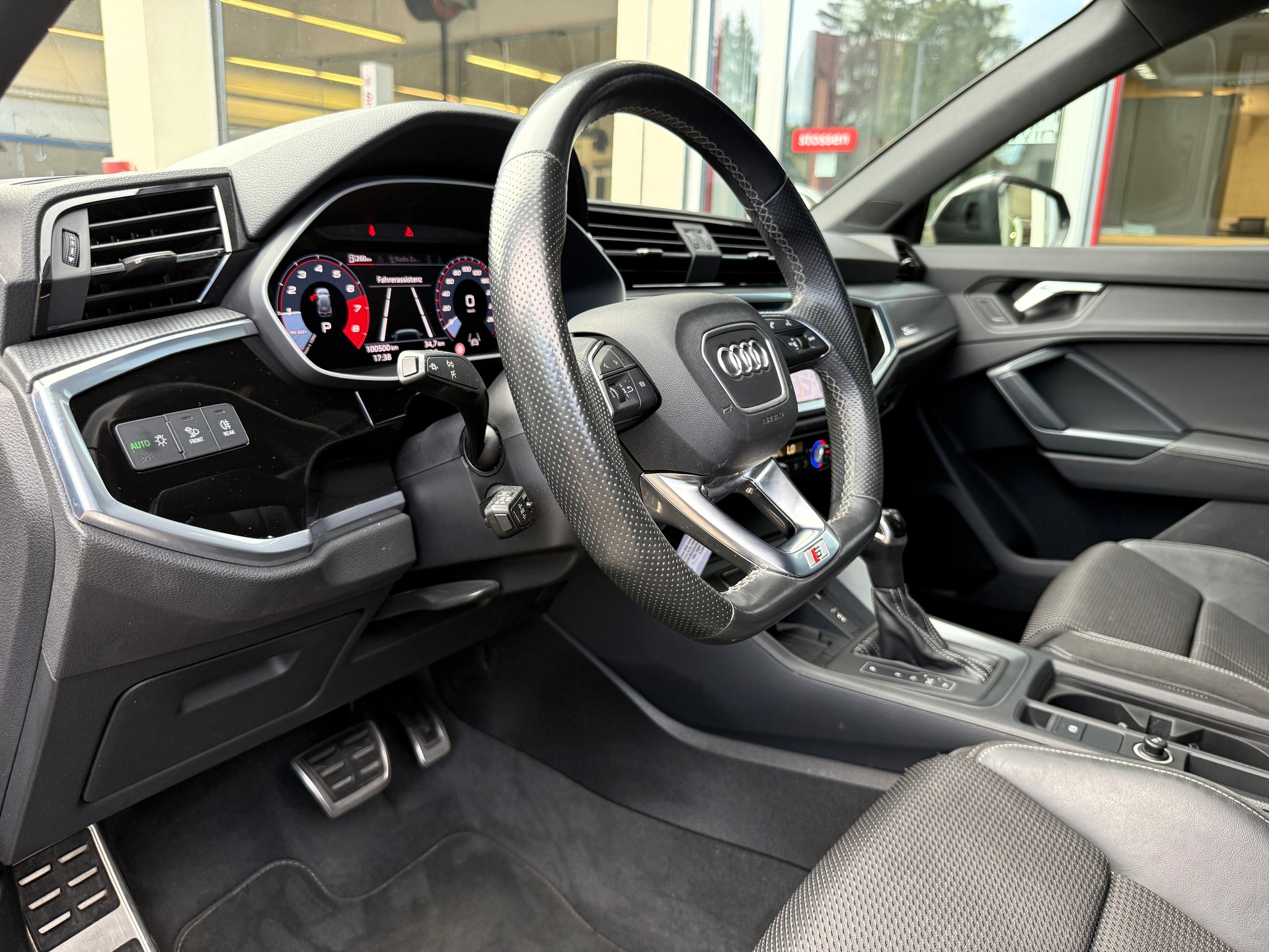 AUDI Q3 35 TFSI S line S-tronic-image-13