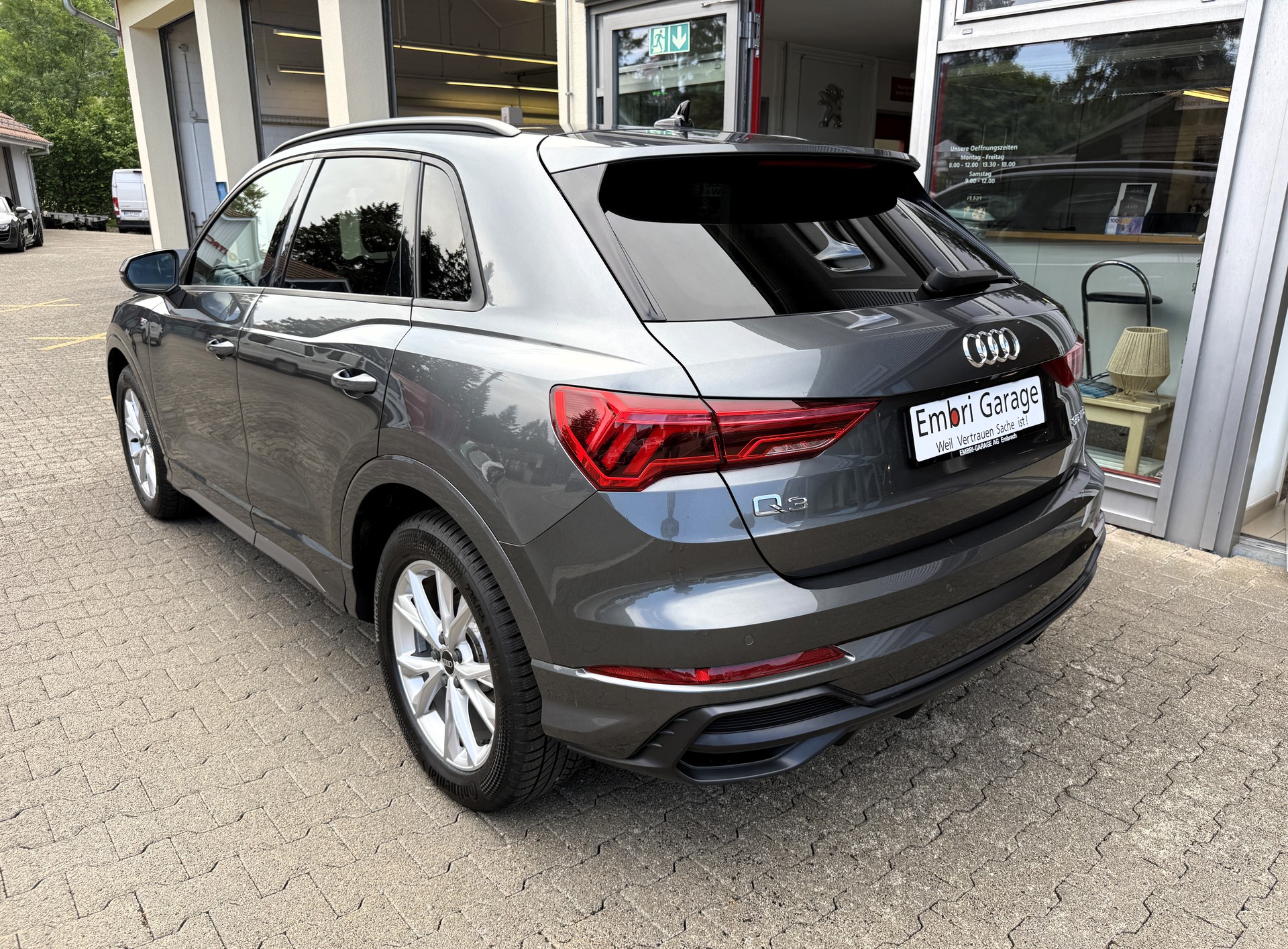 AUDI Q3 35 TFSI S line S-tronic-image-4