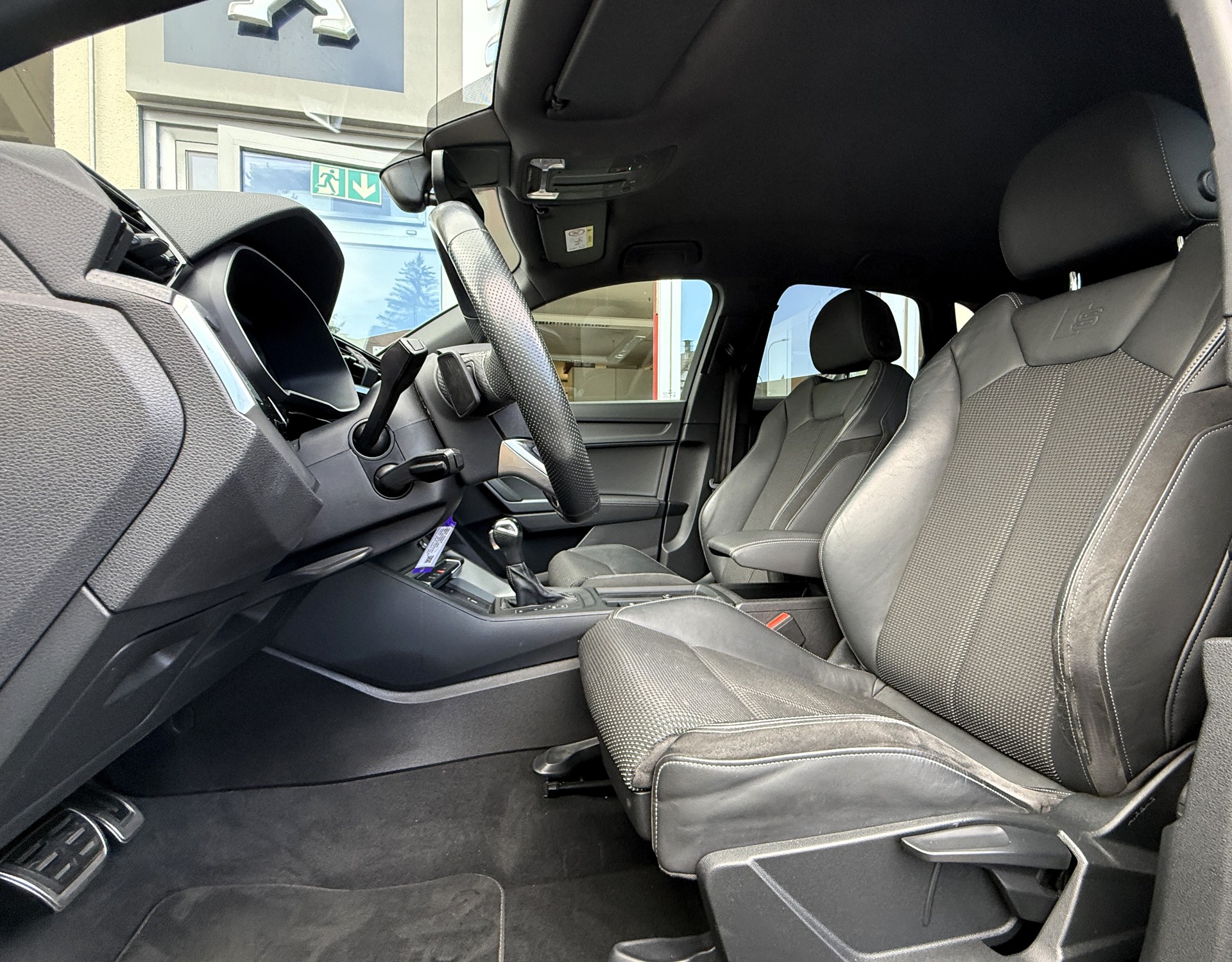AUDI Q3 35 TFSI S line S-tronic-image-14
