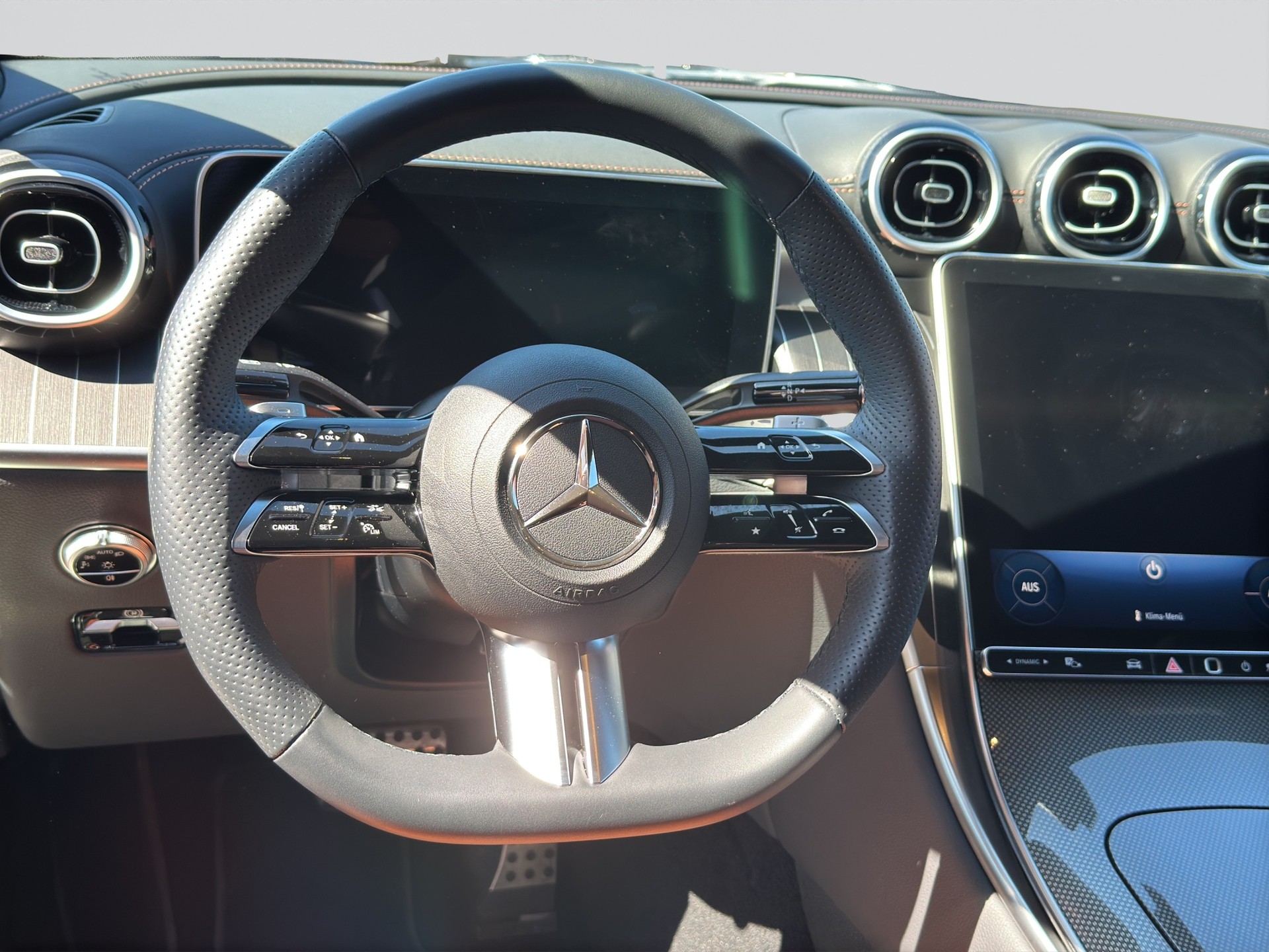 MERCEDES-BENZ GLC Coupé 200 4Matic AMG Night 9G-Tronic-image-9