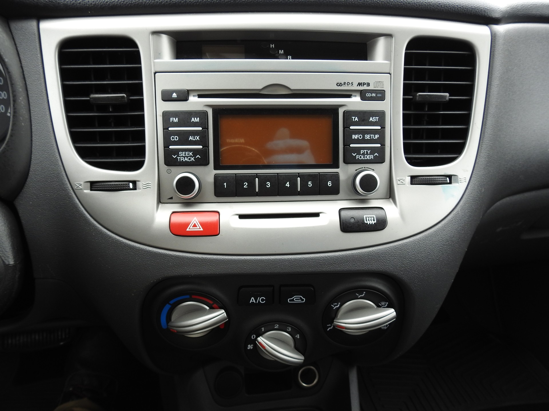 KIA Rio 1.6 CVVT Trend-image-21