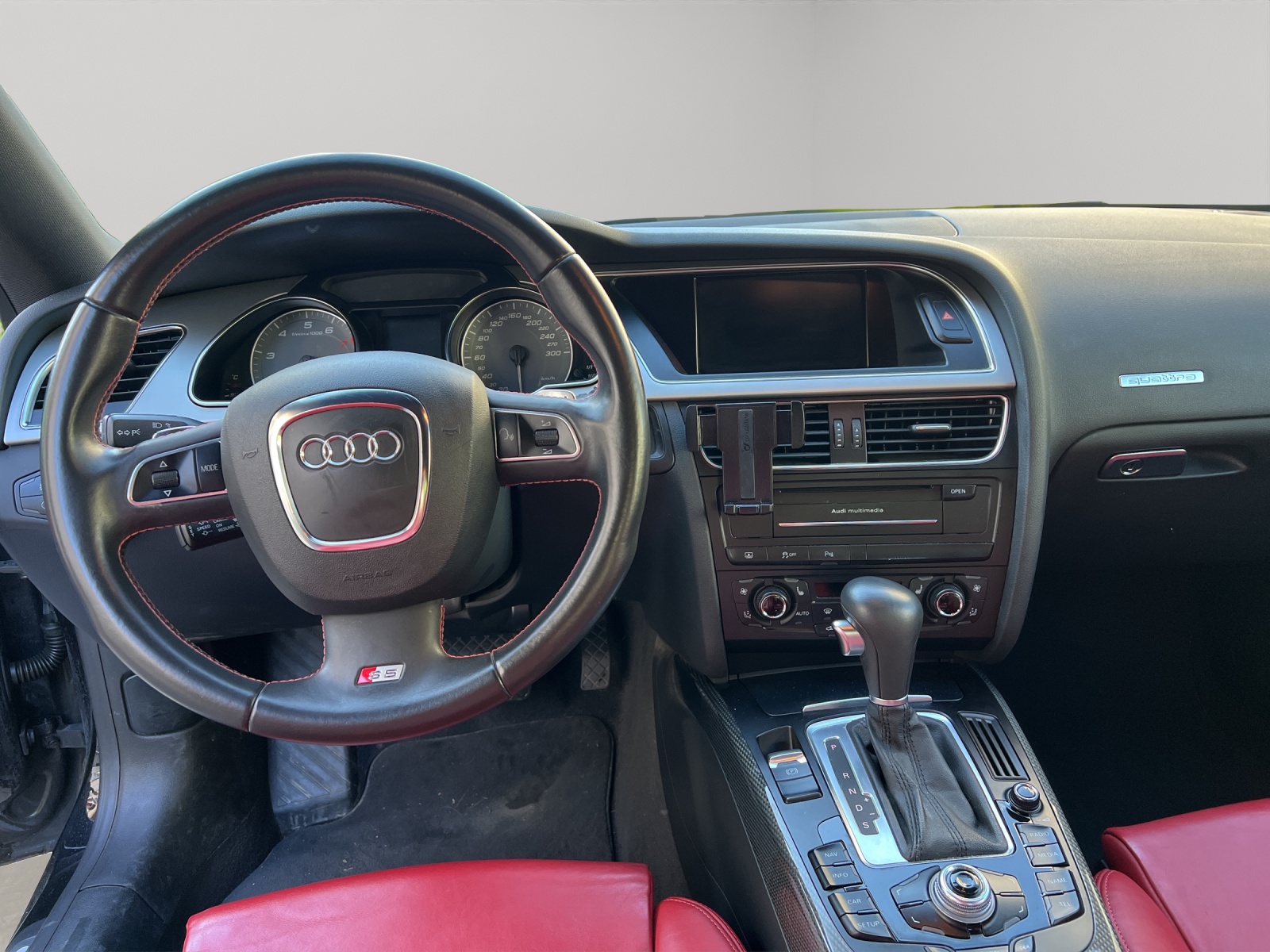 AUDI 4.2 V8 FSI quattro T-Tronic-image-10