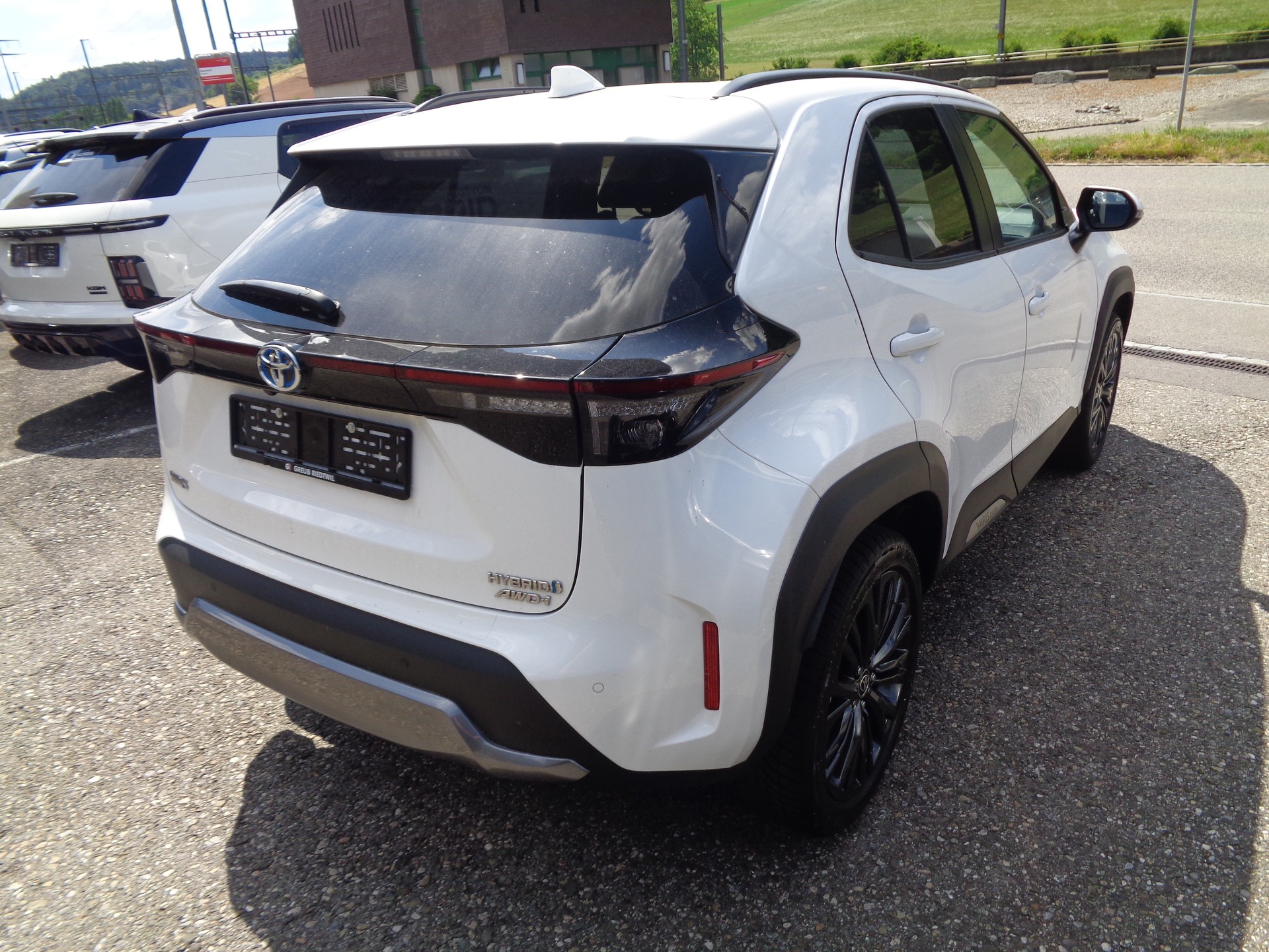 TOYOTA Yaris Cross 1.5 Elegant e-CVT AWDi-image-5