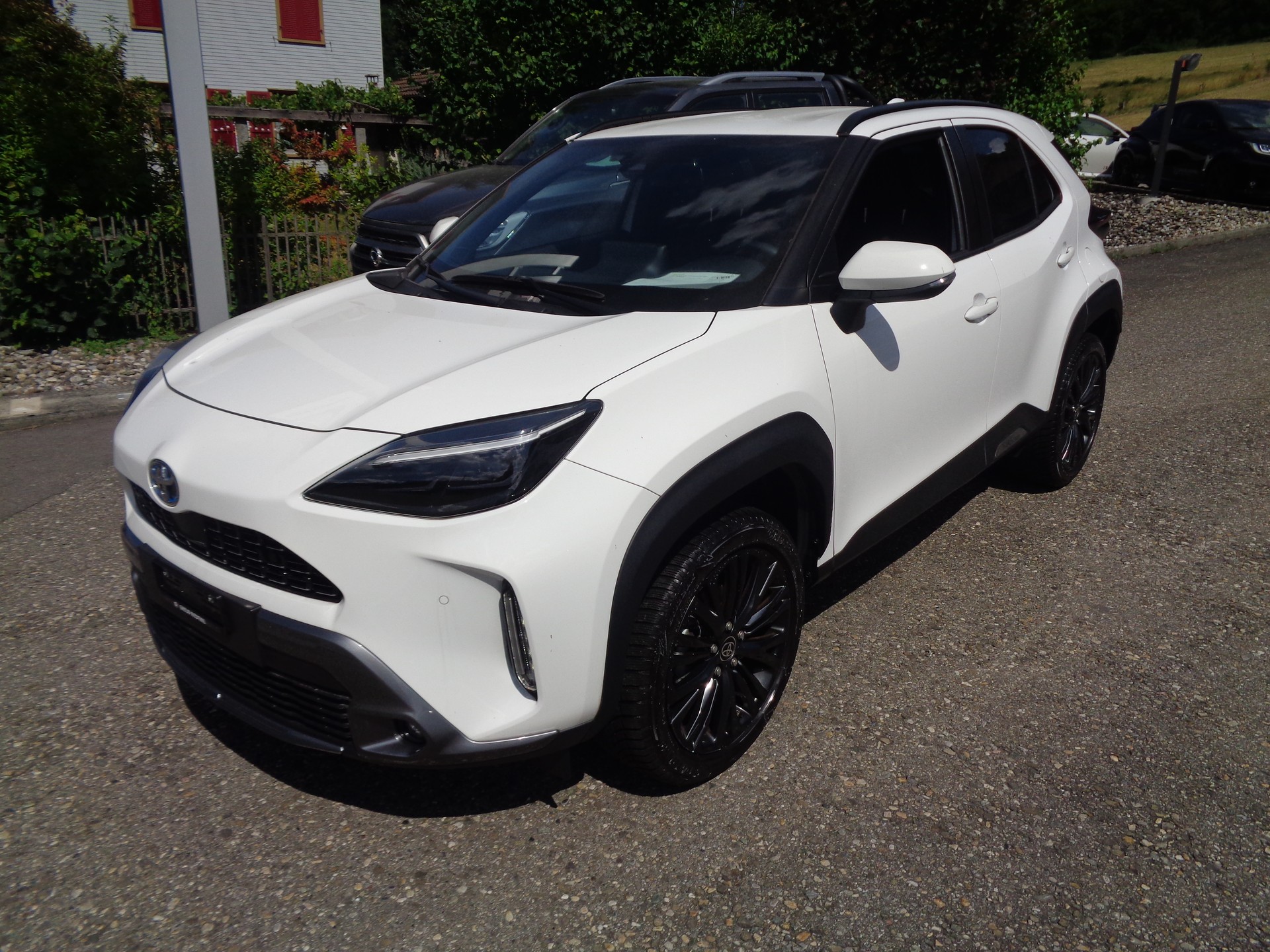TOYOTA Yaris Cross 1.5 Elegant e-CVT AWDi-image-1