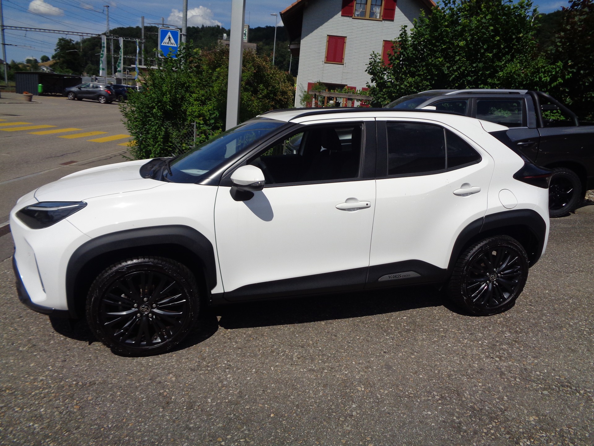 TOYOTA Yaris Cross 1.5 Elegant e-CVT AWDi-image-3